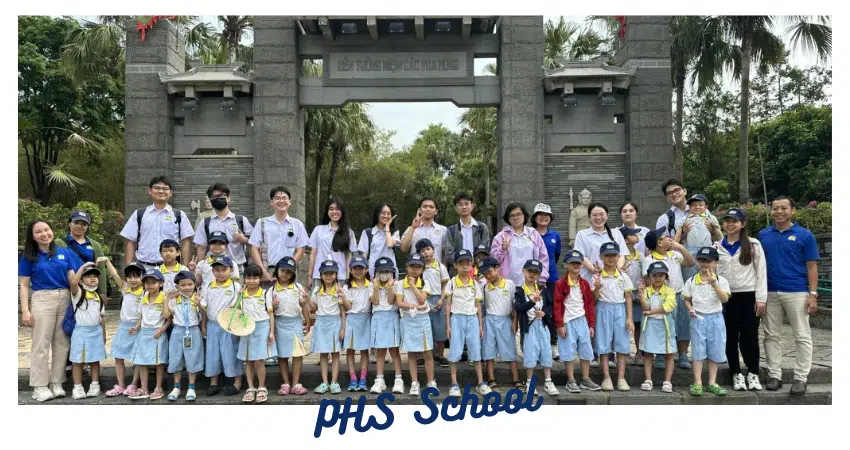 Thăm đền tưởng niệm các Vua Hùng