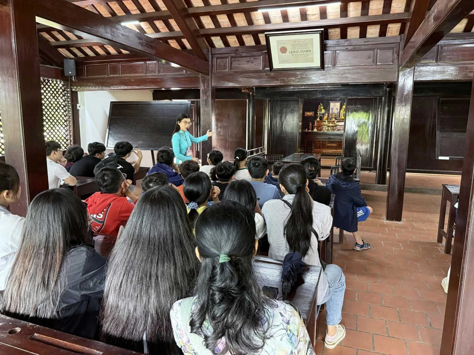 ĐI HỌC Ở TRƯỜNG DỤC THANH NHÉ