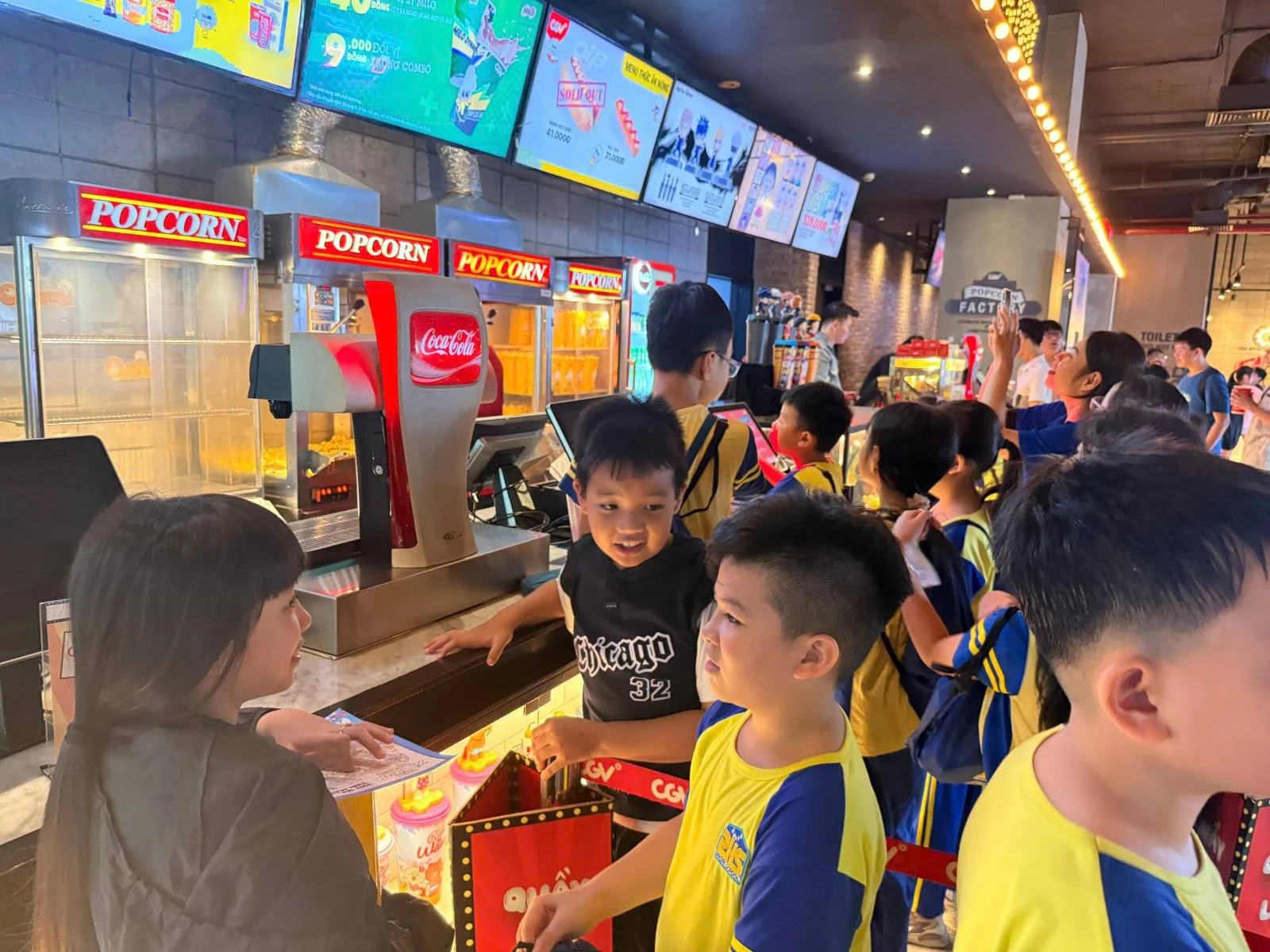 BOOKs, POPCORN & FILM - OUTING DAY ĐẦU TIÊN THẬT HẤP DẪN!