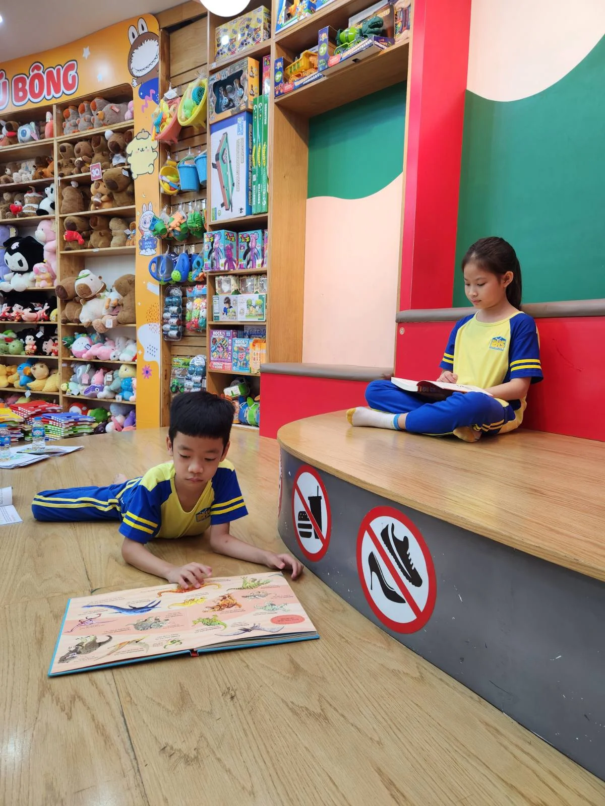 BOOKs, POPCORN & FILM - OUTING DAY ĐẦU TIÊN THẬT HẤP DẪN!