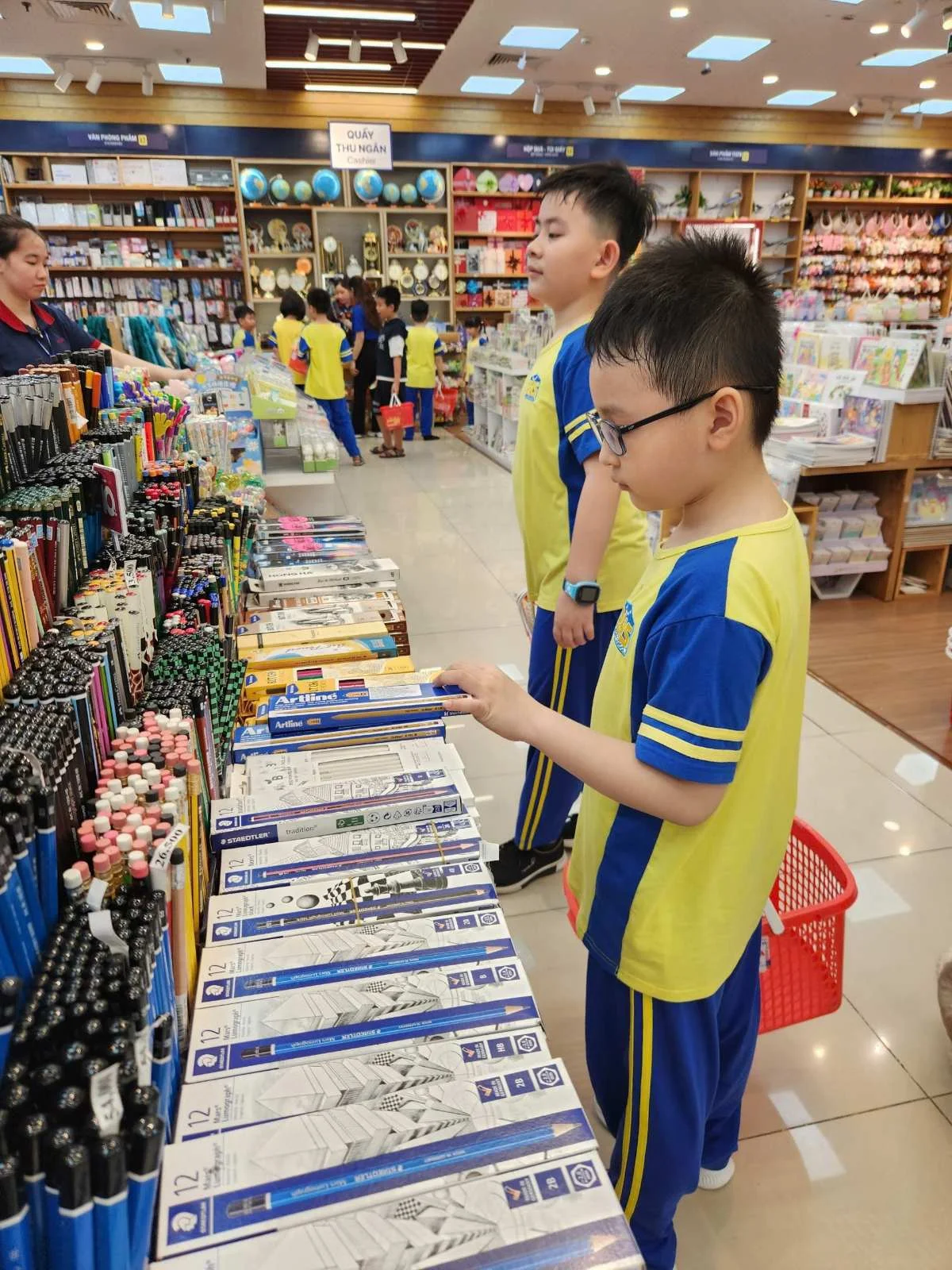 BOOKs, POPCORN & FILM - OUTING DAY ĐẦU TIÊN THẬT HẤP DẪN!