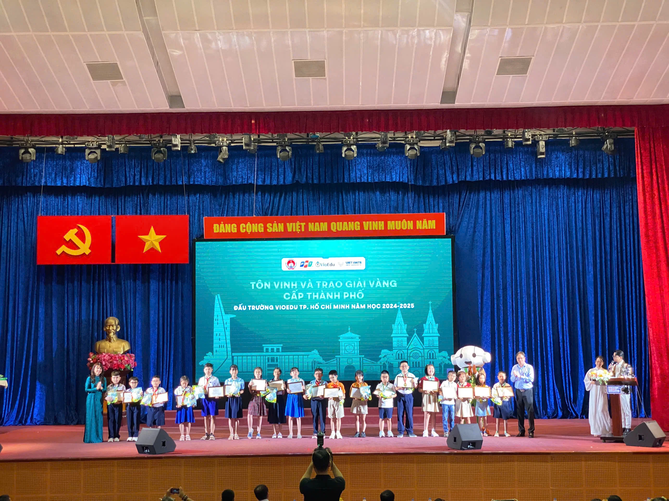 NGÔI SAO SÁNG PHS: GIẢI VÀNG VIOEDU THÀNH PHỐ