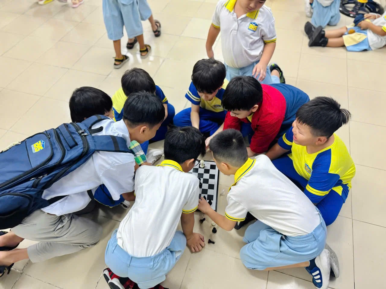 Những góc máy giờ tan trường