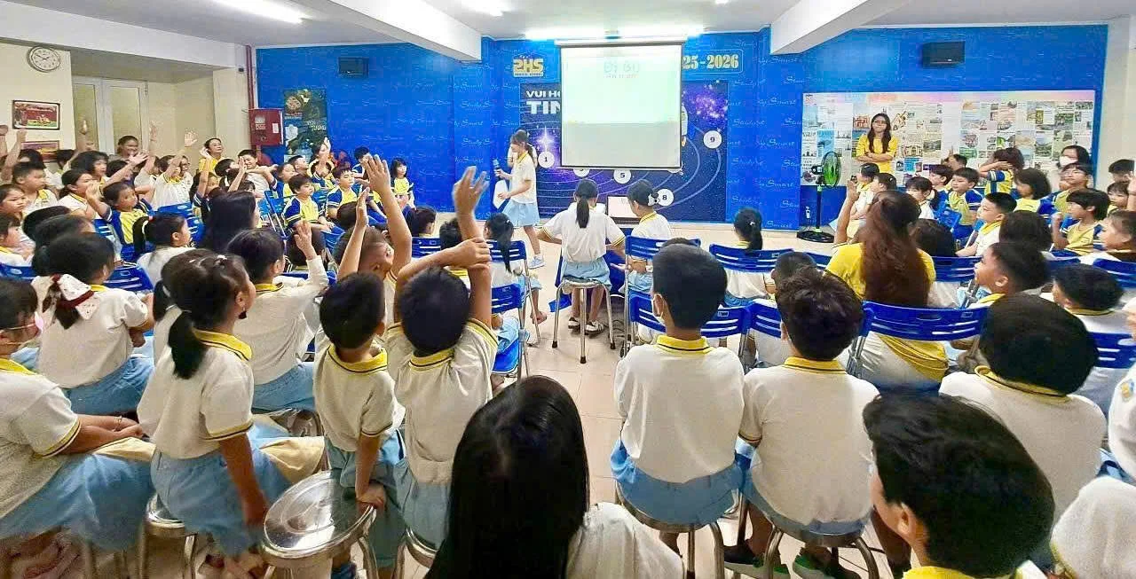 THI BẰNG LÁI TRONG BUỔI SINH HOẠT CHÀO CỜ 