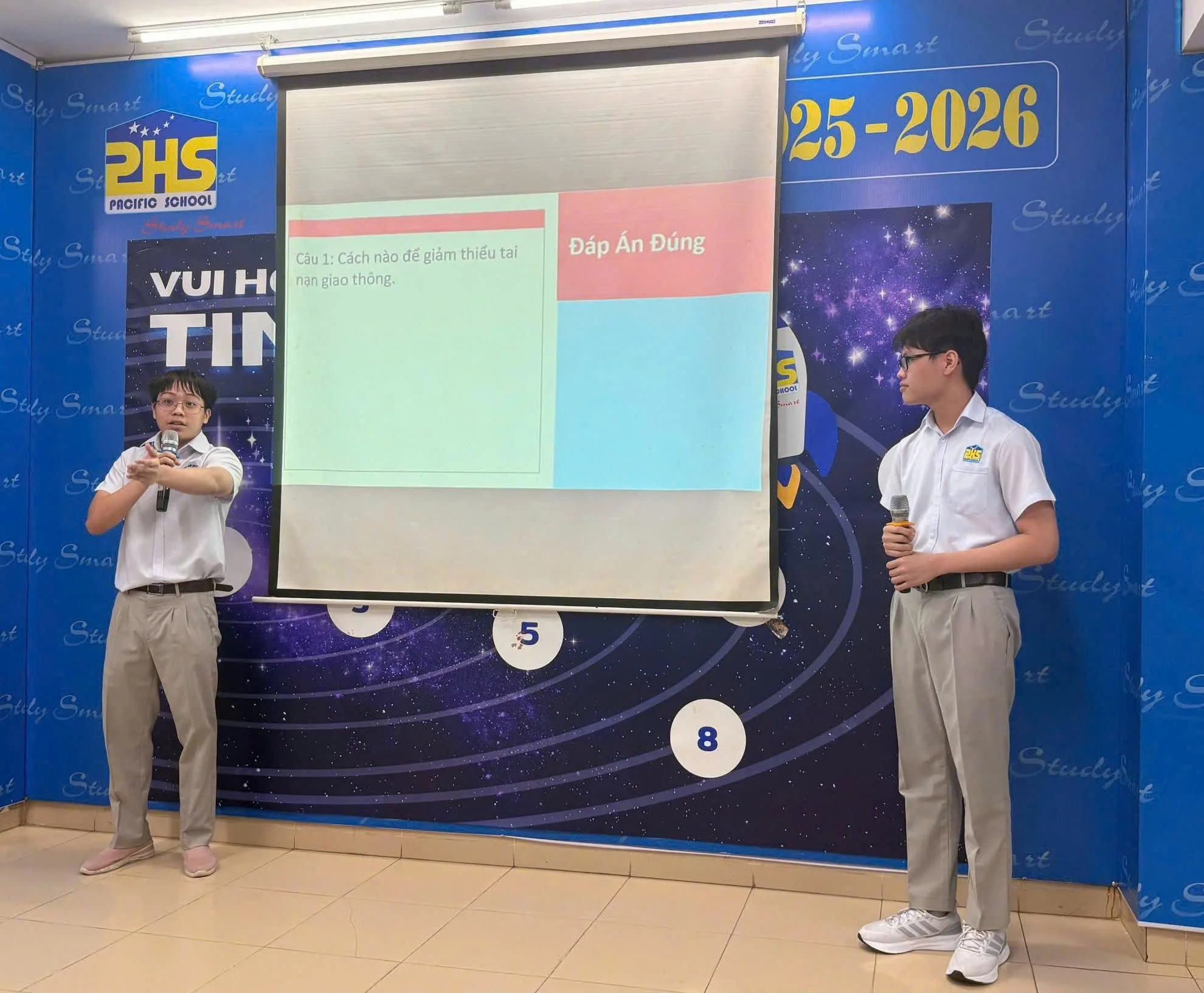 THI BẰNG LÁI TRONG BUỔI SINH HOẠT CHÀO CỜ 
