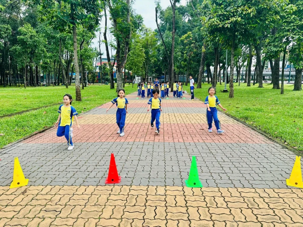 Ai bảo Thể dục chỉ có dậm chân, đứng nghiêm?