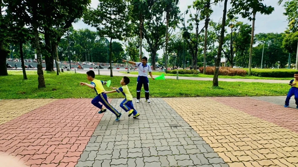 Ai bảo Thể dục chỉ có dậm chân, đứng nghiêm?