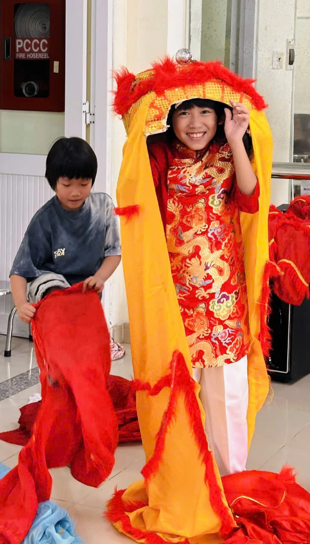 CHƠI MÚA LÂN