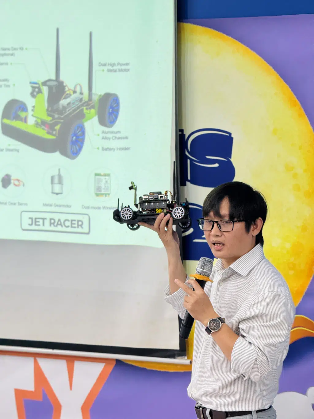 BƯỚC VÀO TƯƠNG LAI CÙNG AI PHỤ HUYNH HỌC SINH PHS HƯỚNG NGHIỆP CHO CÁC LỚP TRUNG HỌC