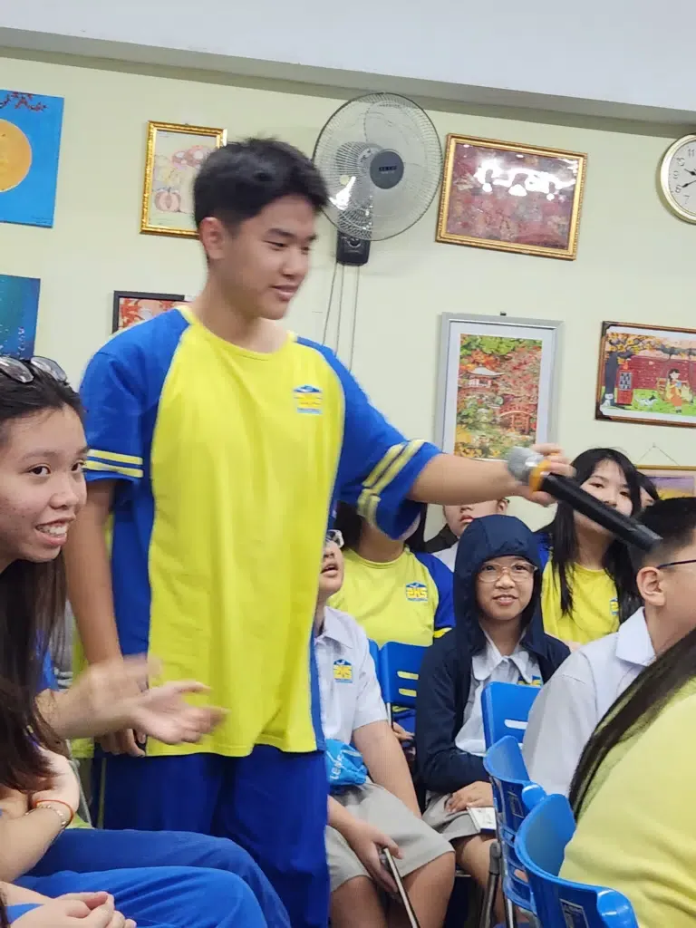 BƯỚC VÀO TƯƠNG LAI CÙNG AI PHỤ HUYNH HỌC SINH PHS HƯỚNG NGHIỆP CHO CÁC LỚP TRUNG HỌC