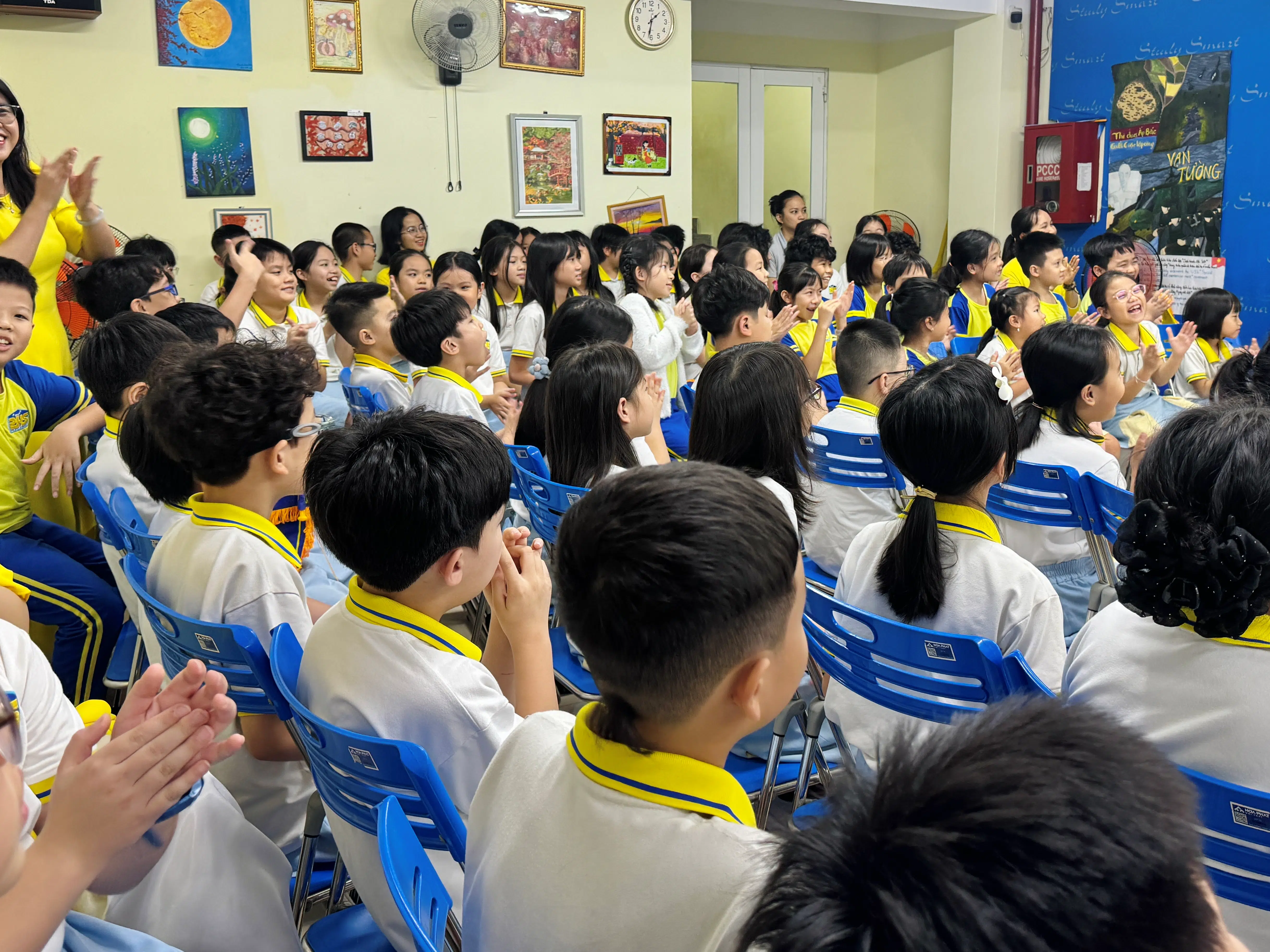 TRAO GIẢI TRIỂN LÃM VŨ ĐIỆU CỦA NẮNG THU 2025