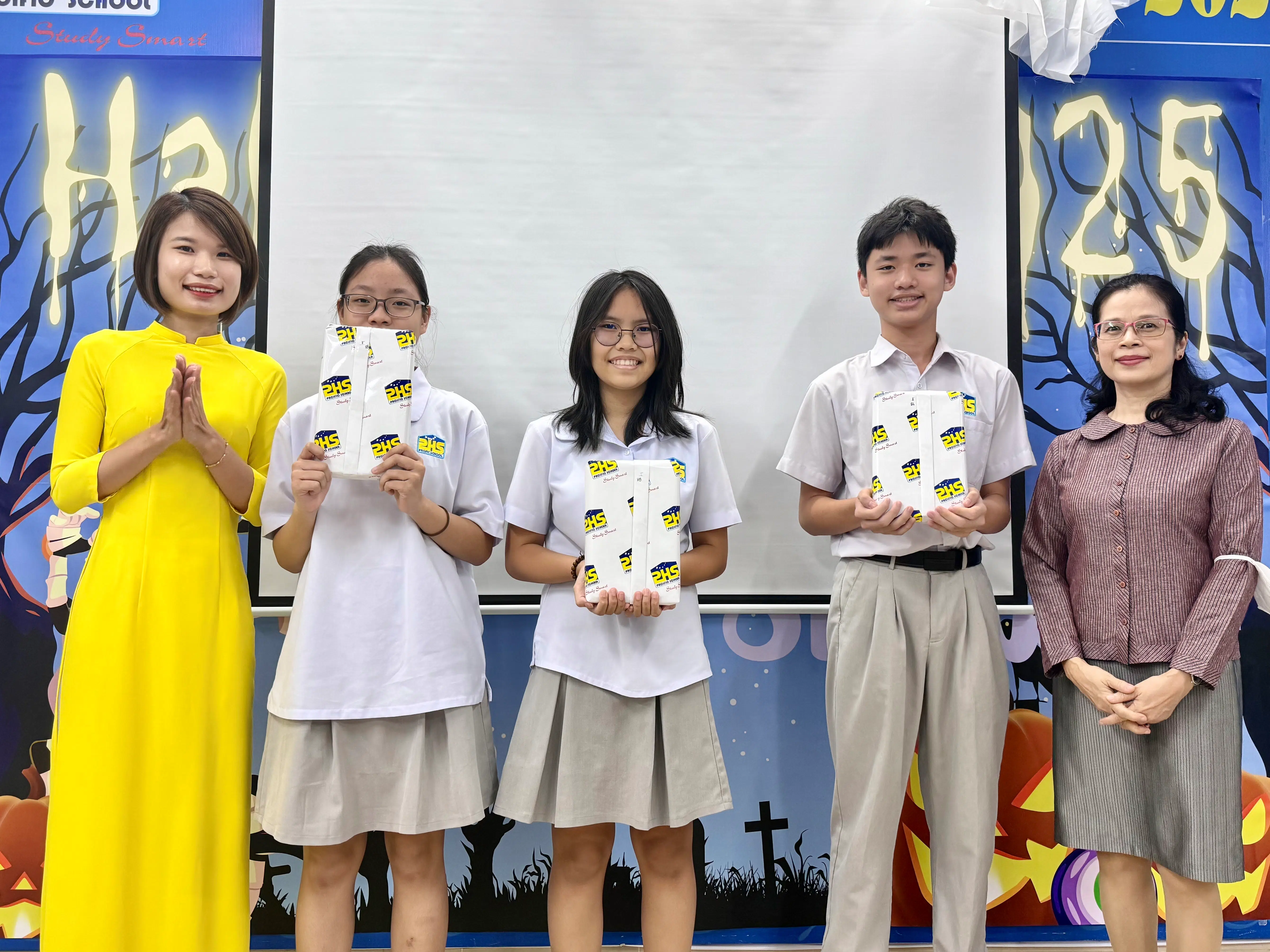 TRAO GIẢI TRIỂN LÃM VŨ ĐIỆU CỦA NẮNG THU 2025