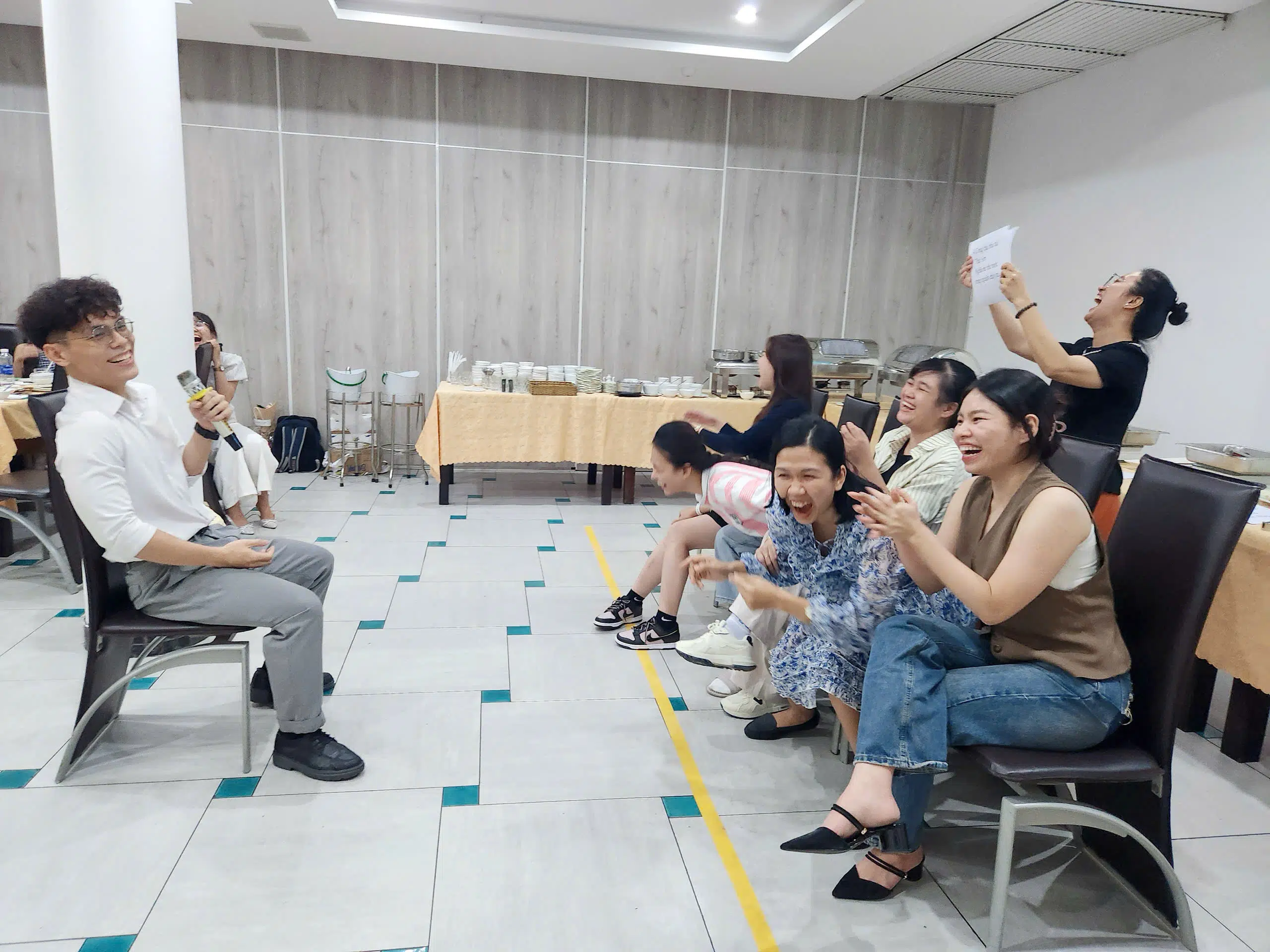 THẦY CÔ PHS QUẨY HẾT NẤC DỊP 20/11