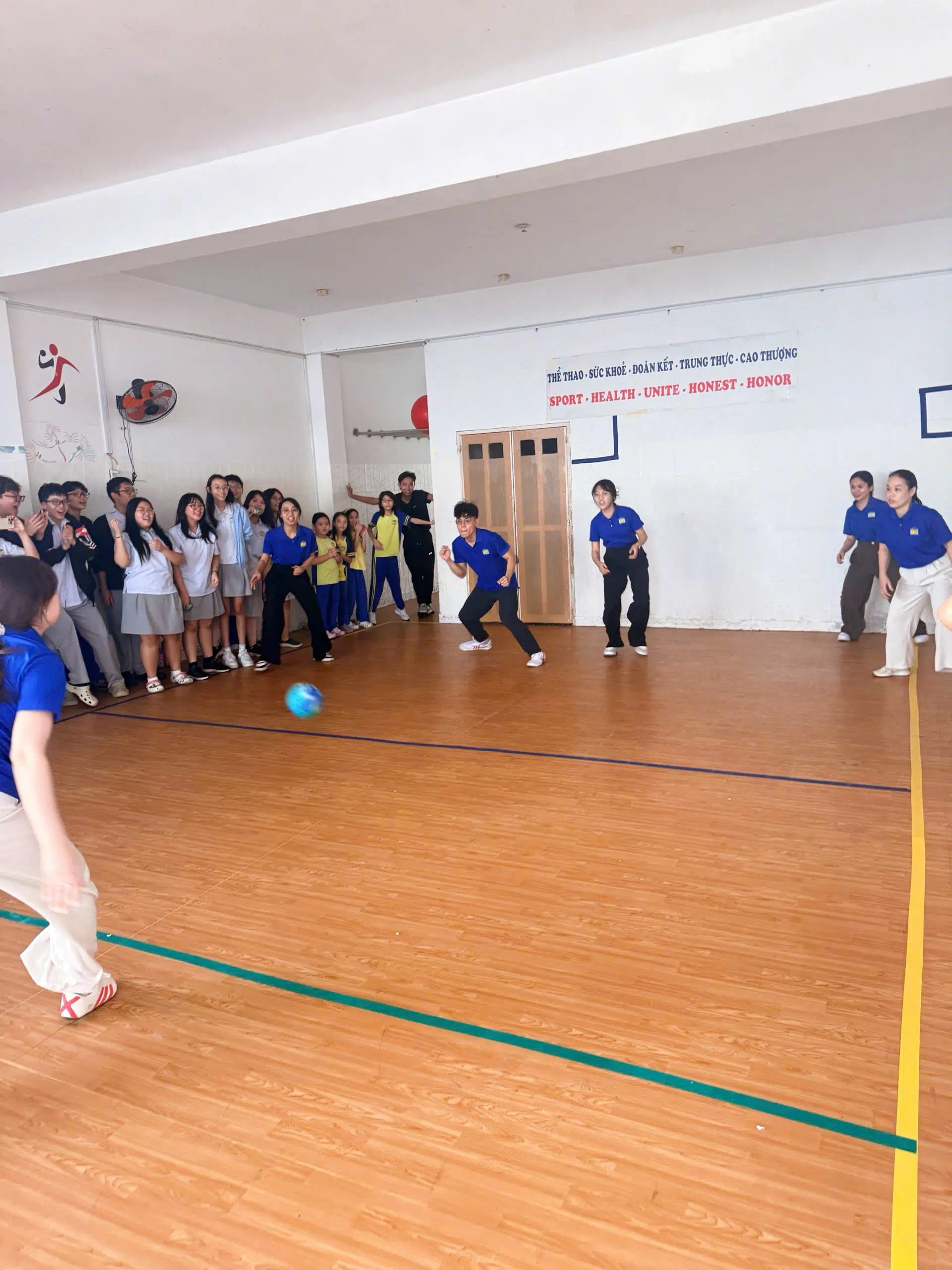 THẦY CÔ PHS QUẨY HẾT NẤC DỊP 20/11