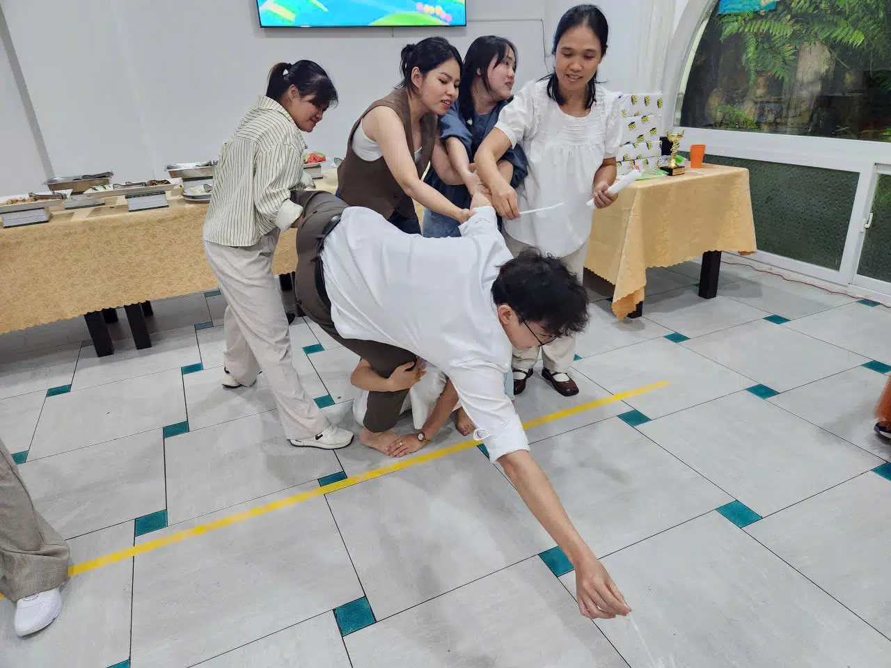 THẦY CÔ PHS QUẨY HẾT NẤC DỊP 20/11