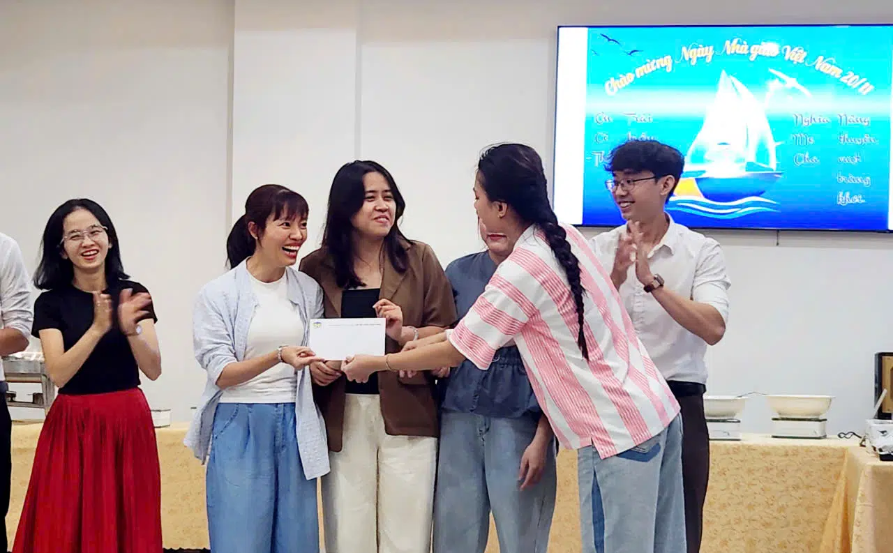 THẦY CÔ PHS QUẨY HẾT NẤC DỊP 20/11