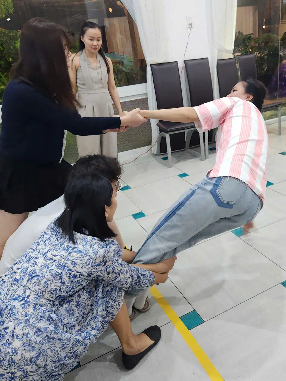 THẦY CÔ PHS QUẨY HẾT NẤC DỊP 20/11