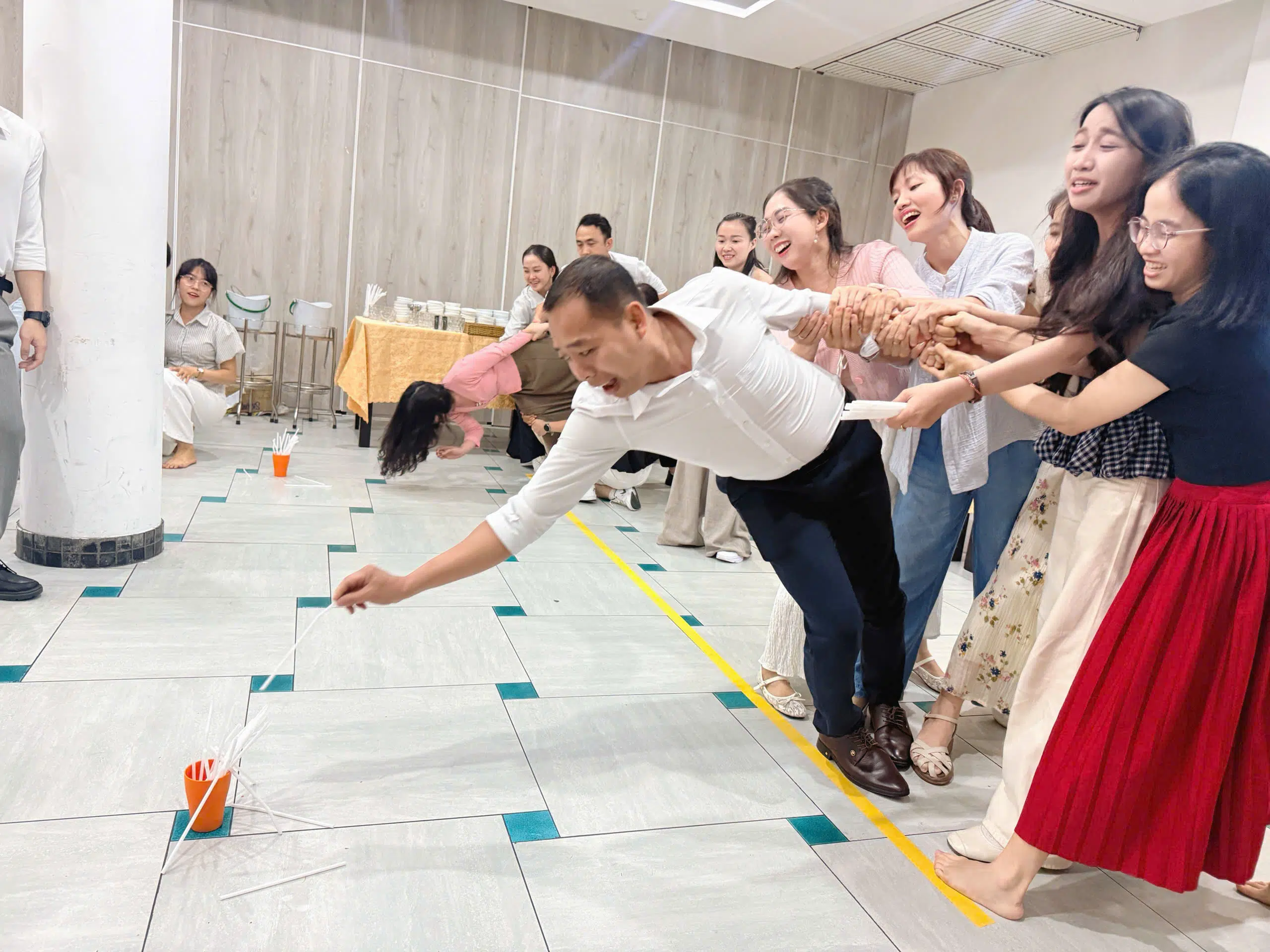 THẦY CÔ PHS QUẨY HẾT NẤC DỊP 20/11