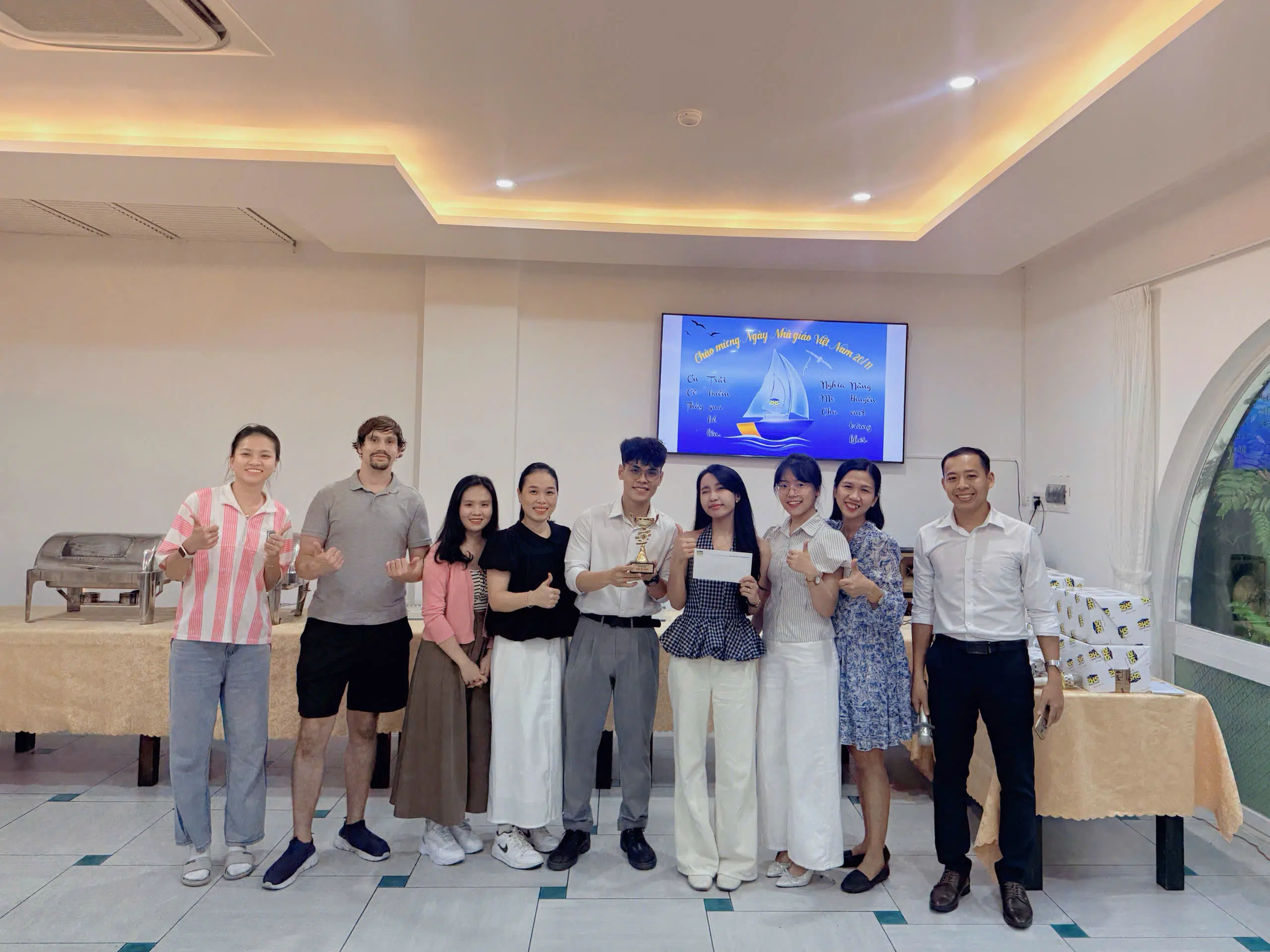 THẦY CÔ PHS QUẨY HẾT NẤC DỊP 20/11