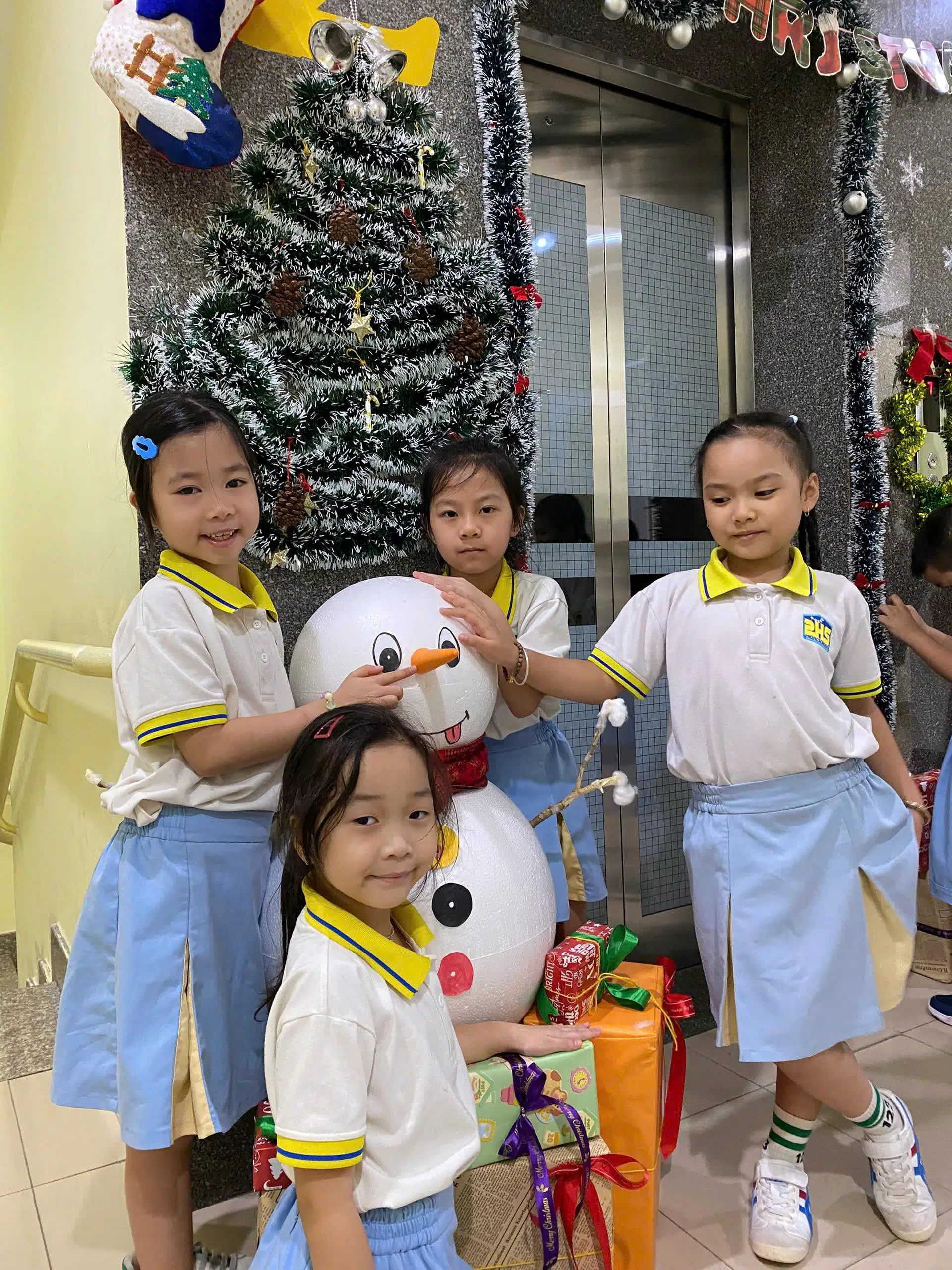 KNOCK KNOCK… GIÁNG SINH ĐANG GÕ CỬA!