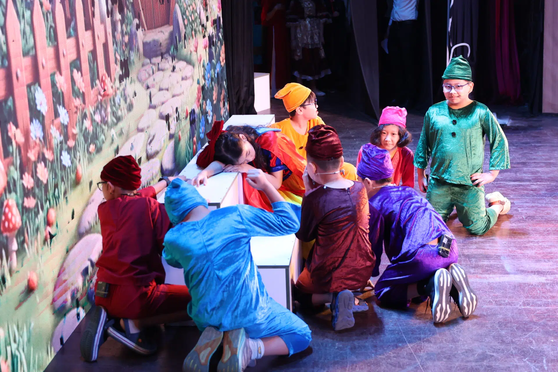 BẠCH TUYẾT 7 CHÚ LÙN