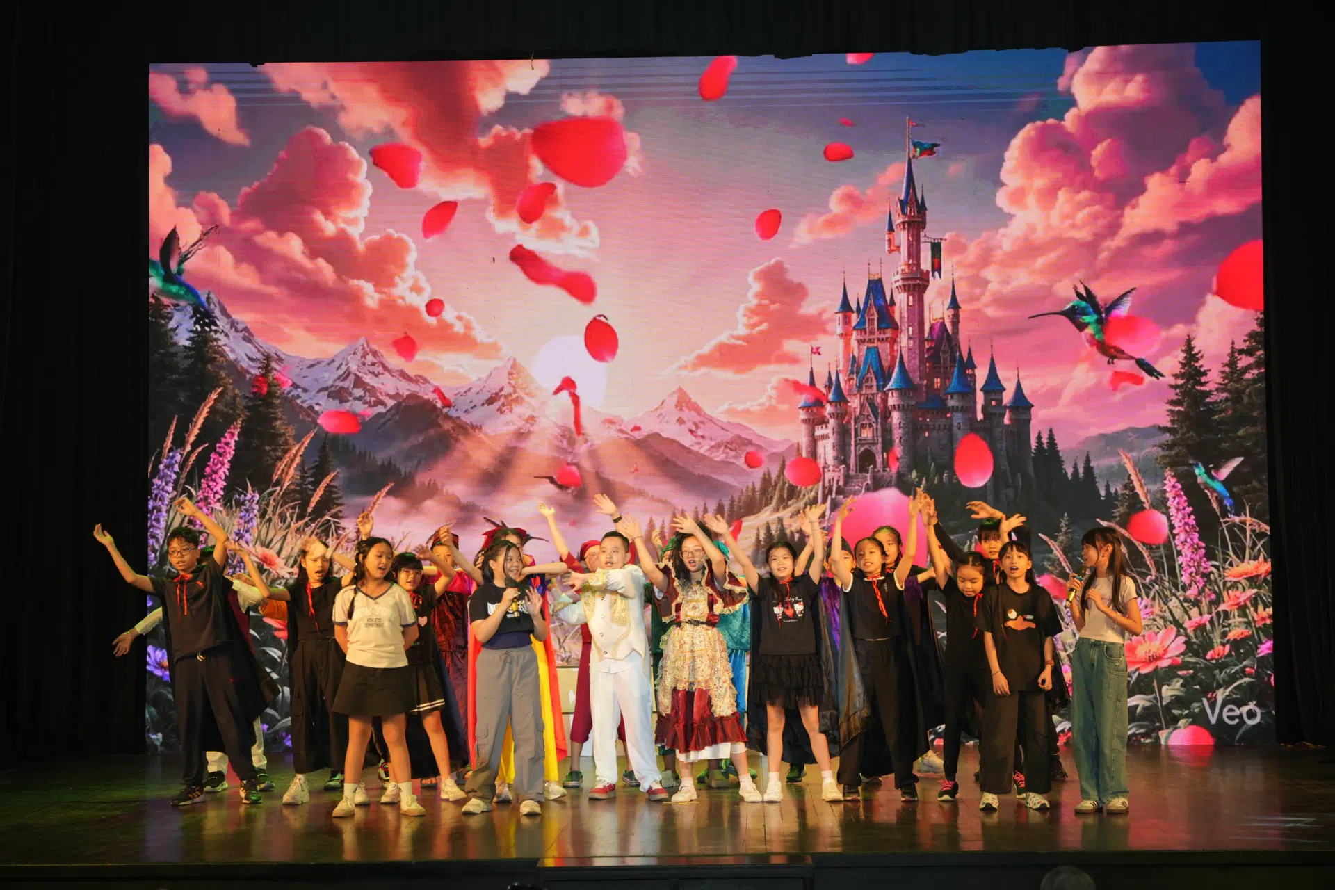 BẠCH TUYẾT 7 CHÚ LÙN