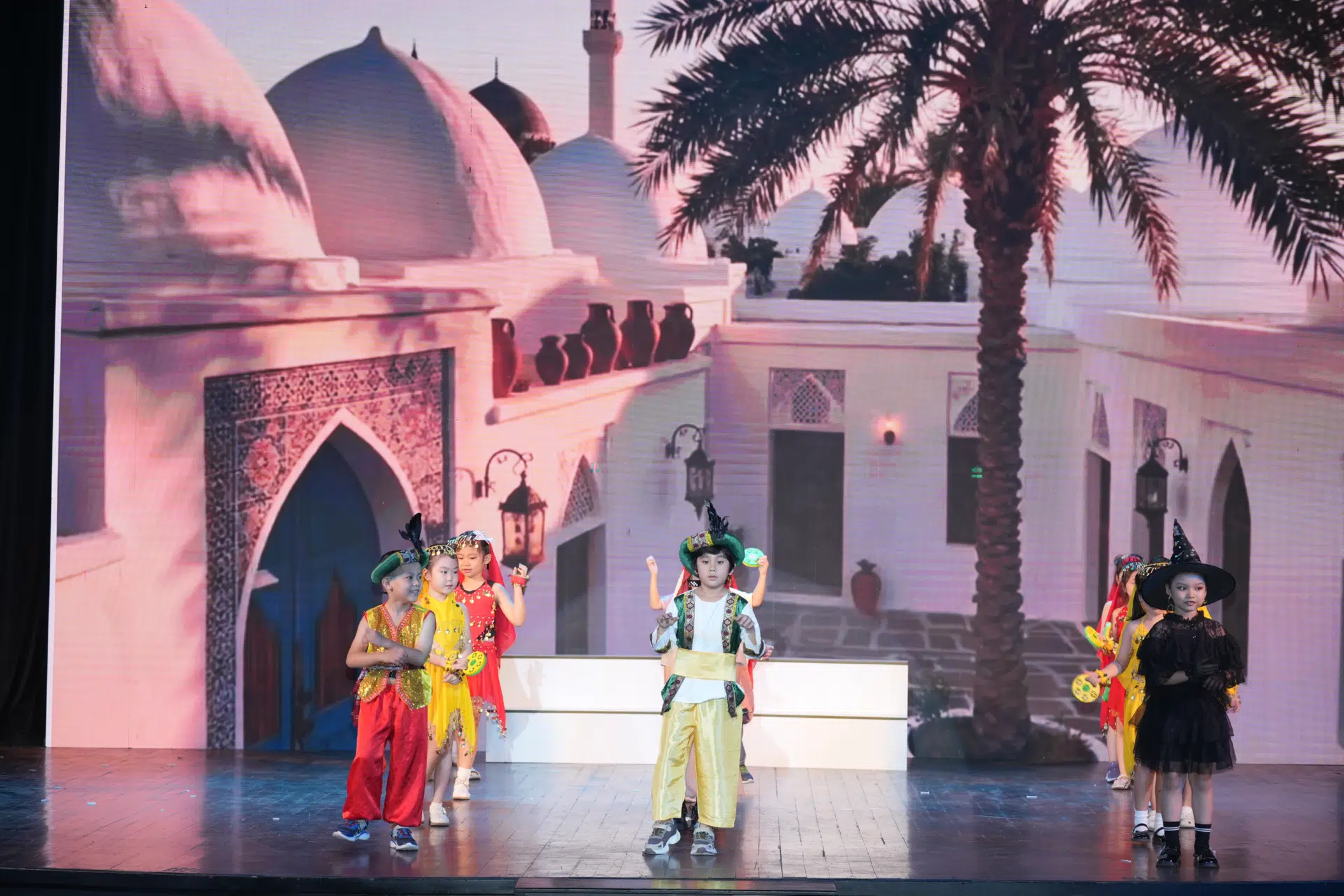 ALADDIN VÀ CÂY ĐÈN THẦN