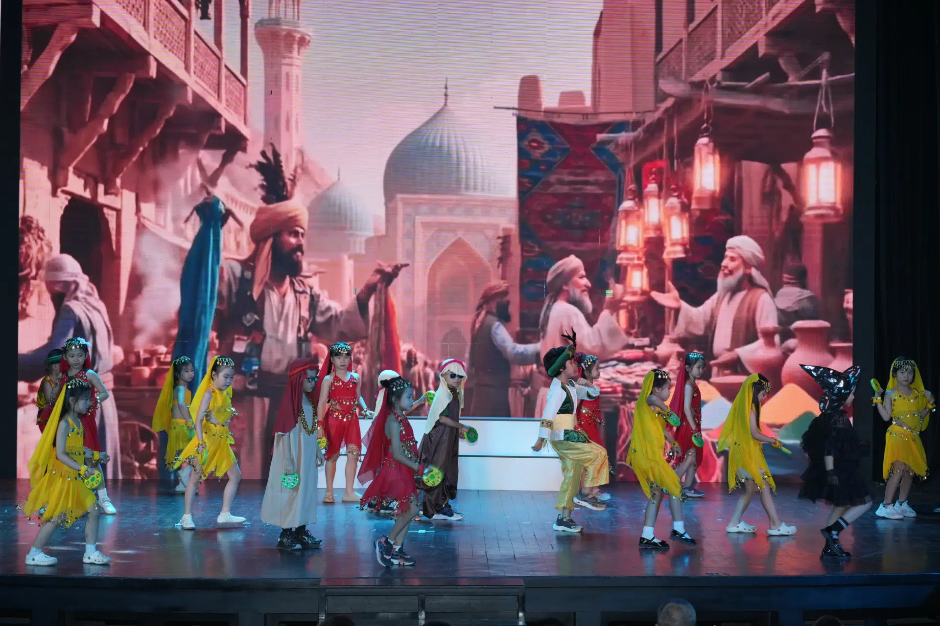 ALADDIN VÀ CÂY ĐÈN THẦN