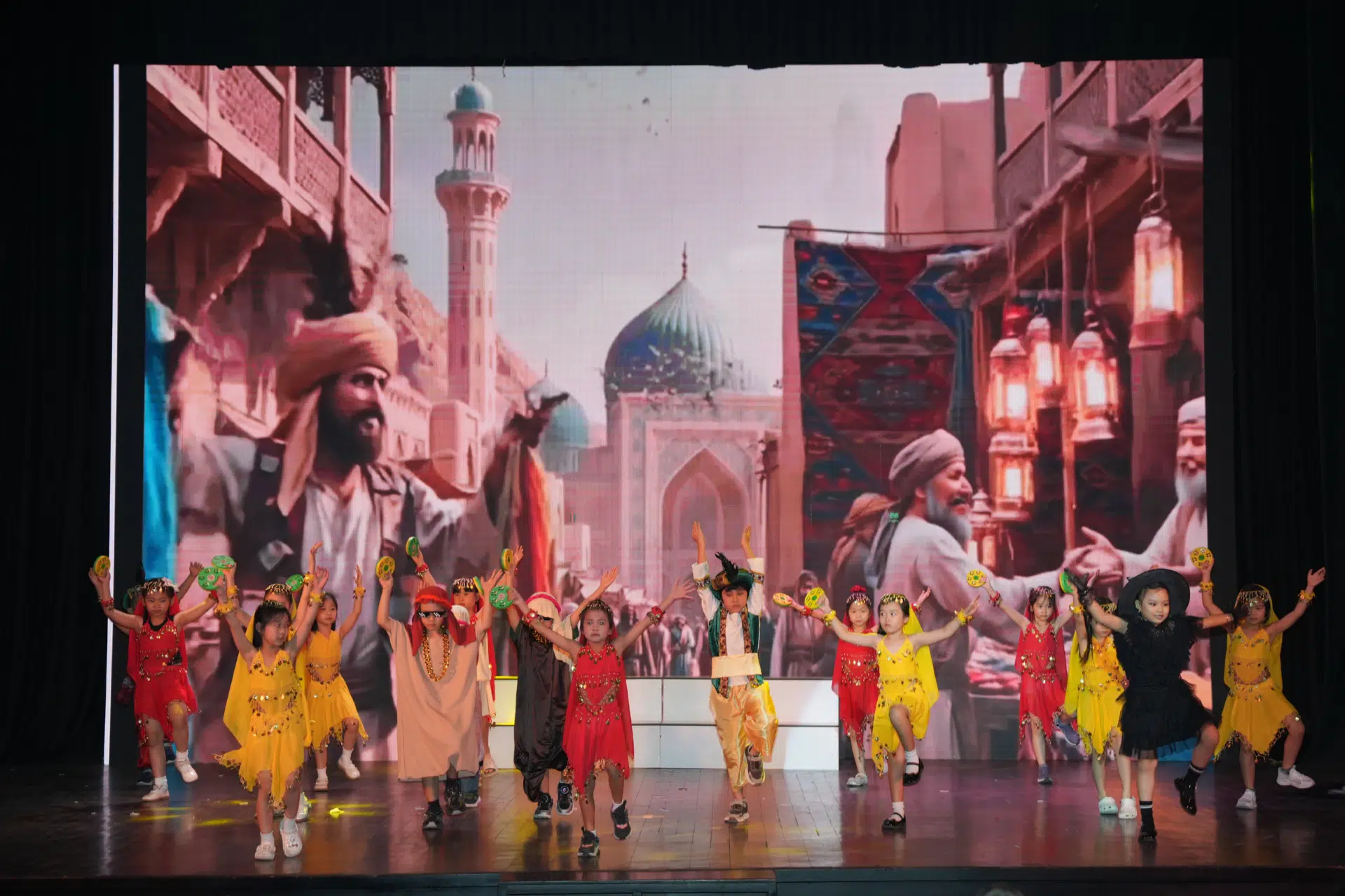 ALADDIN VÀ CÂY ĐÈN THẦN