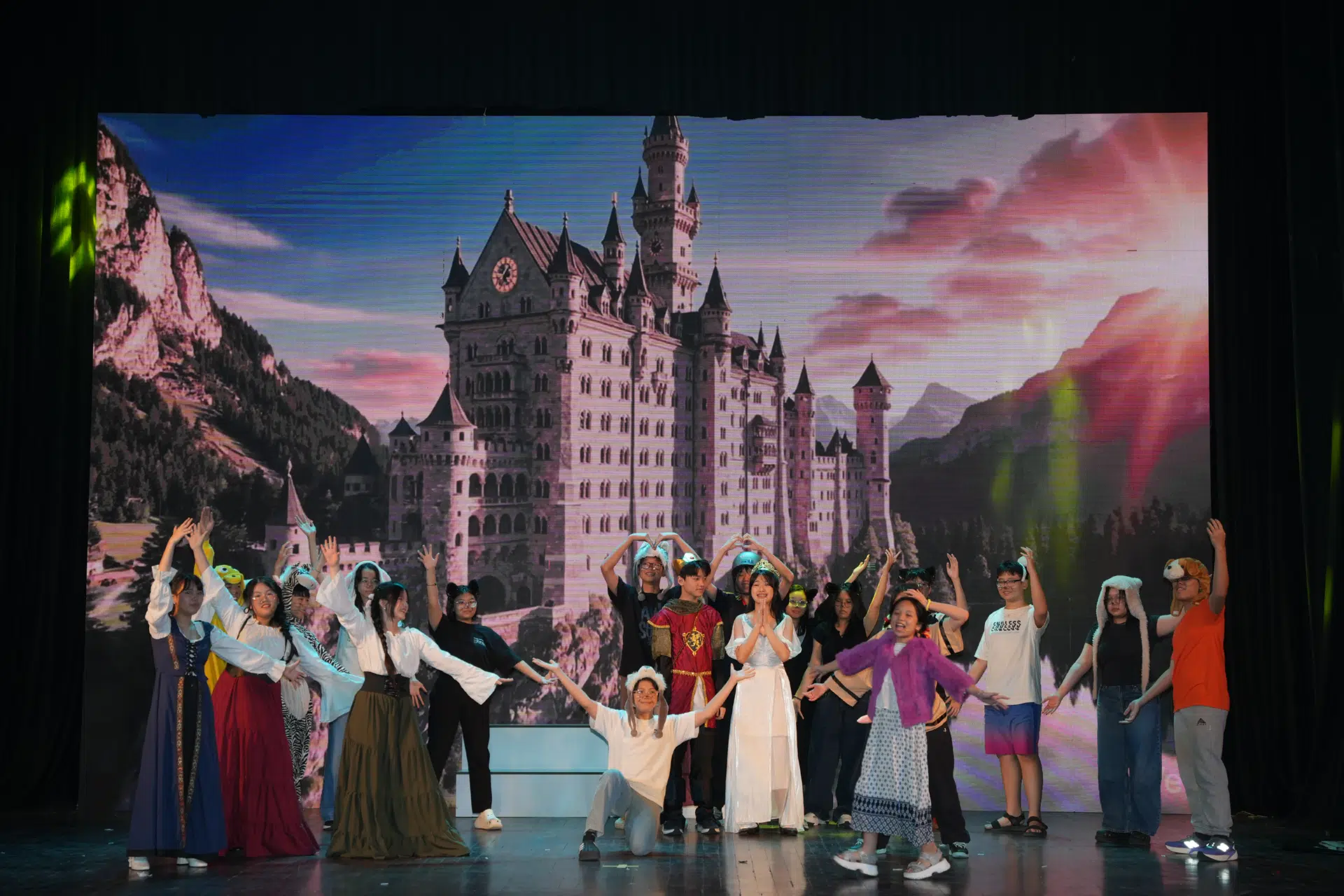 KỊCH CÔNG CHÚA NGỦ TRONG RỪNG - KHỐI 8