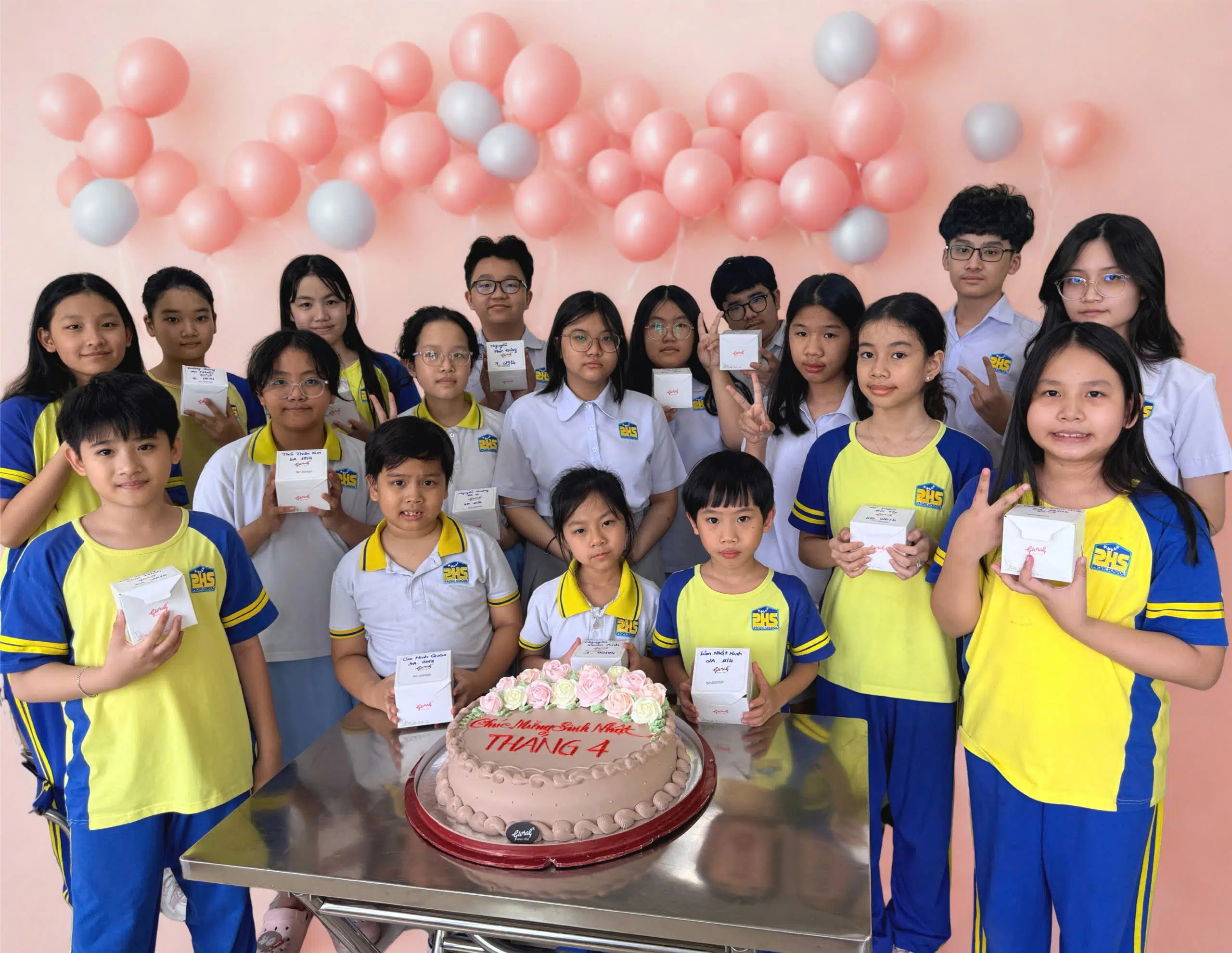 THÁNG 4 VỀ - RỰC RỠ NHỮNG NỤ CƯỜI SINH NHẬT TẠI PHS