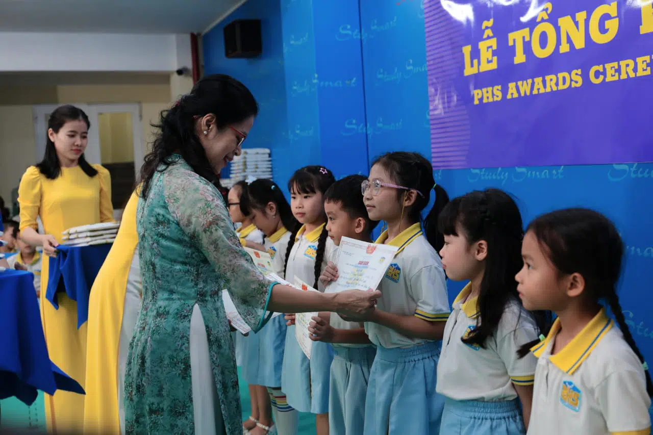 KHI NIỀM VUI NỞ HOA