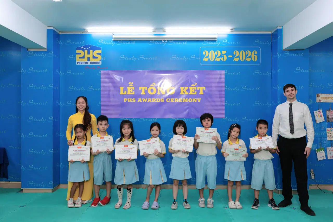 KHI NIỀM VUI NỞ HOA