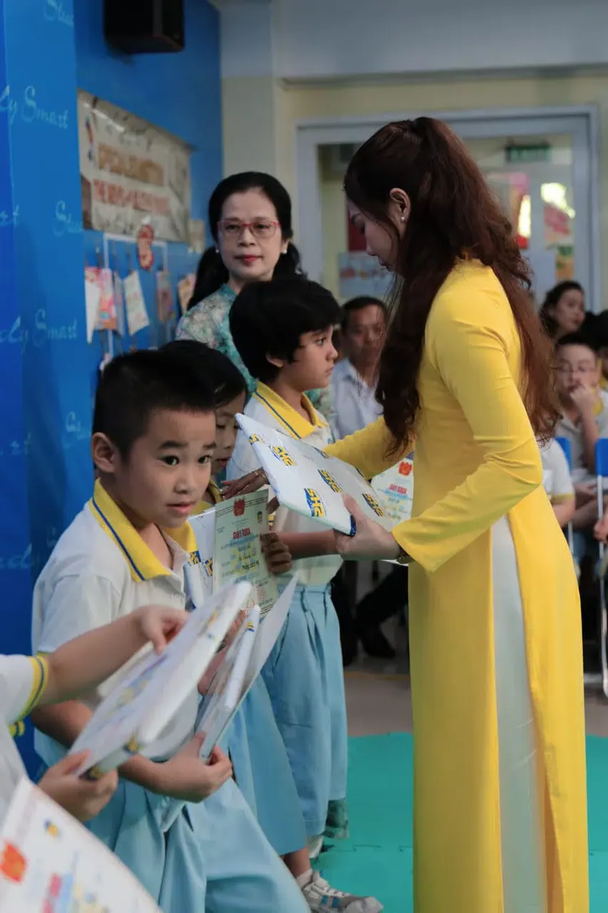 KHI NIỀM VUI NỞ HOA