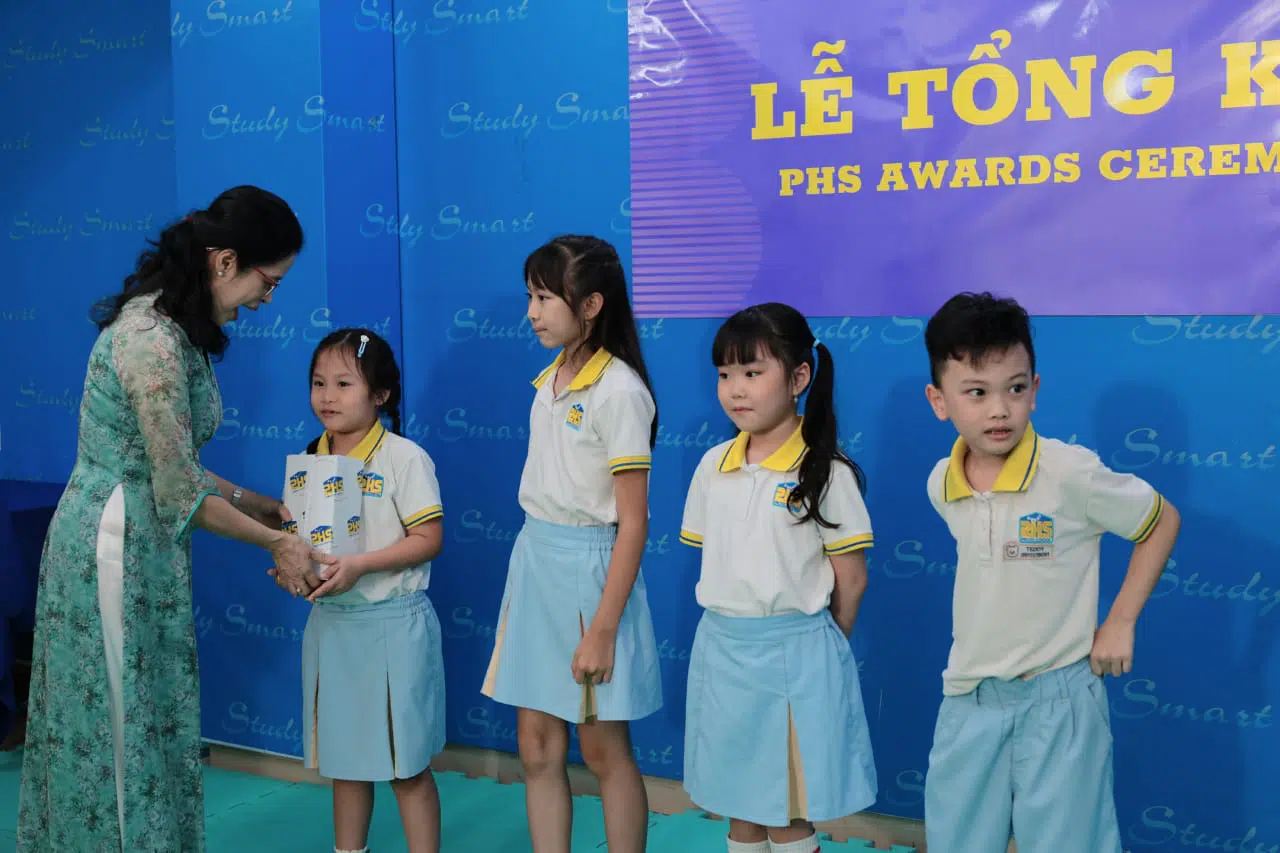KHI NIỀM VUI NỞ HOA