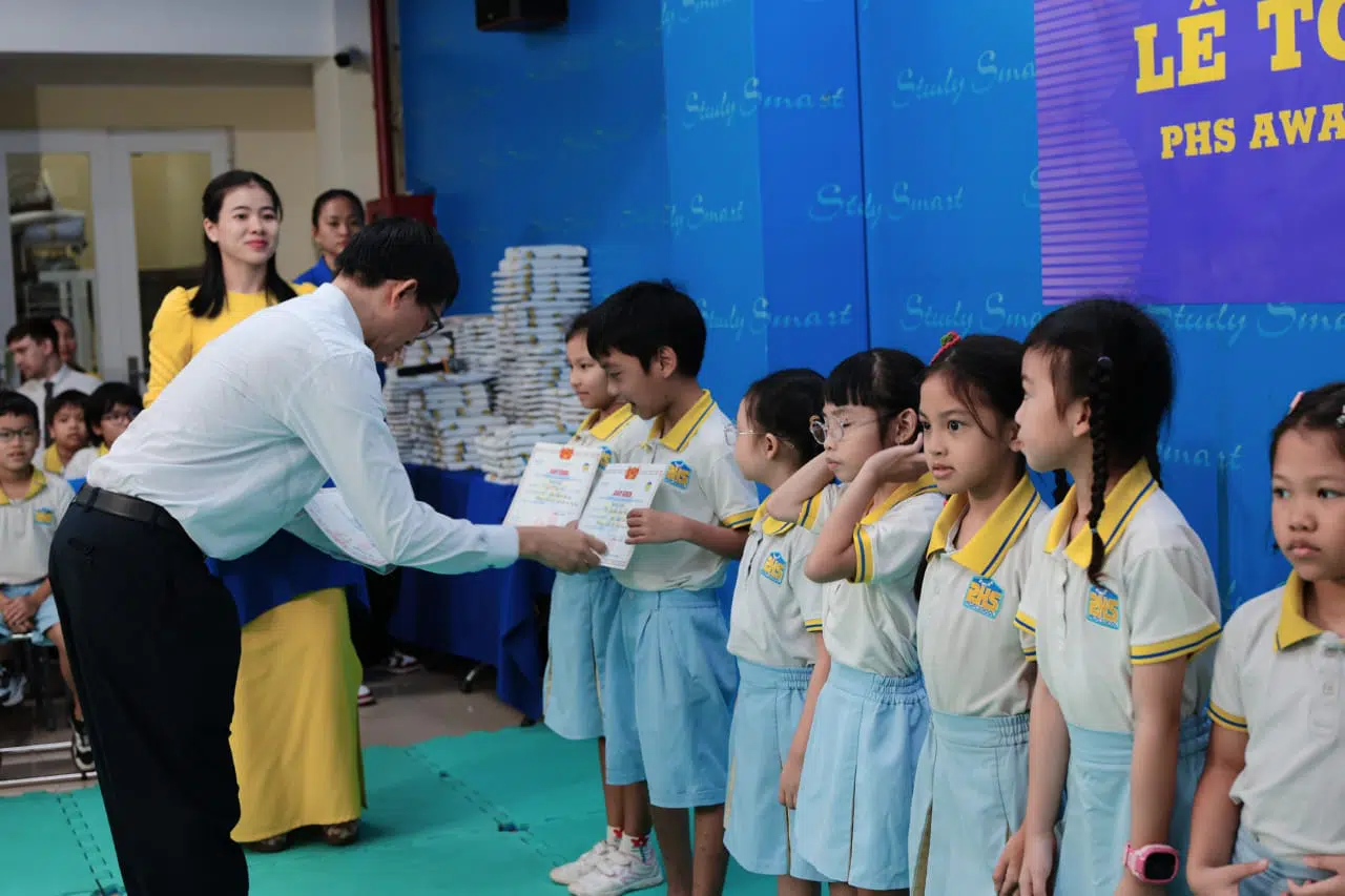 KHI NIỀM VUI NỞ HOA