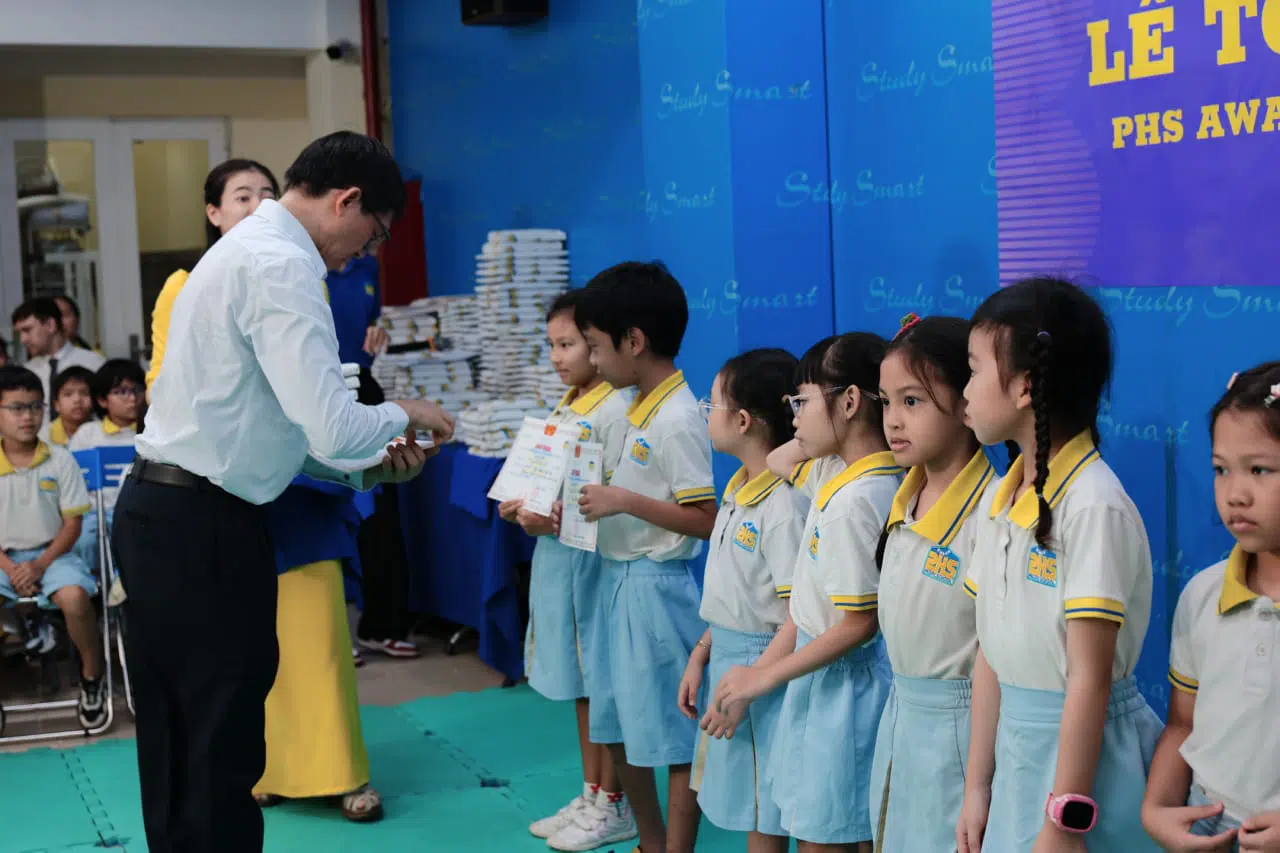 KHI NIỀM VUI NỞ HOA