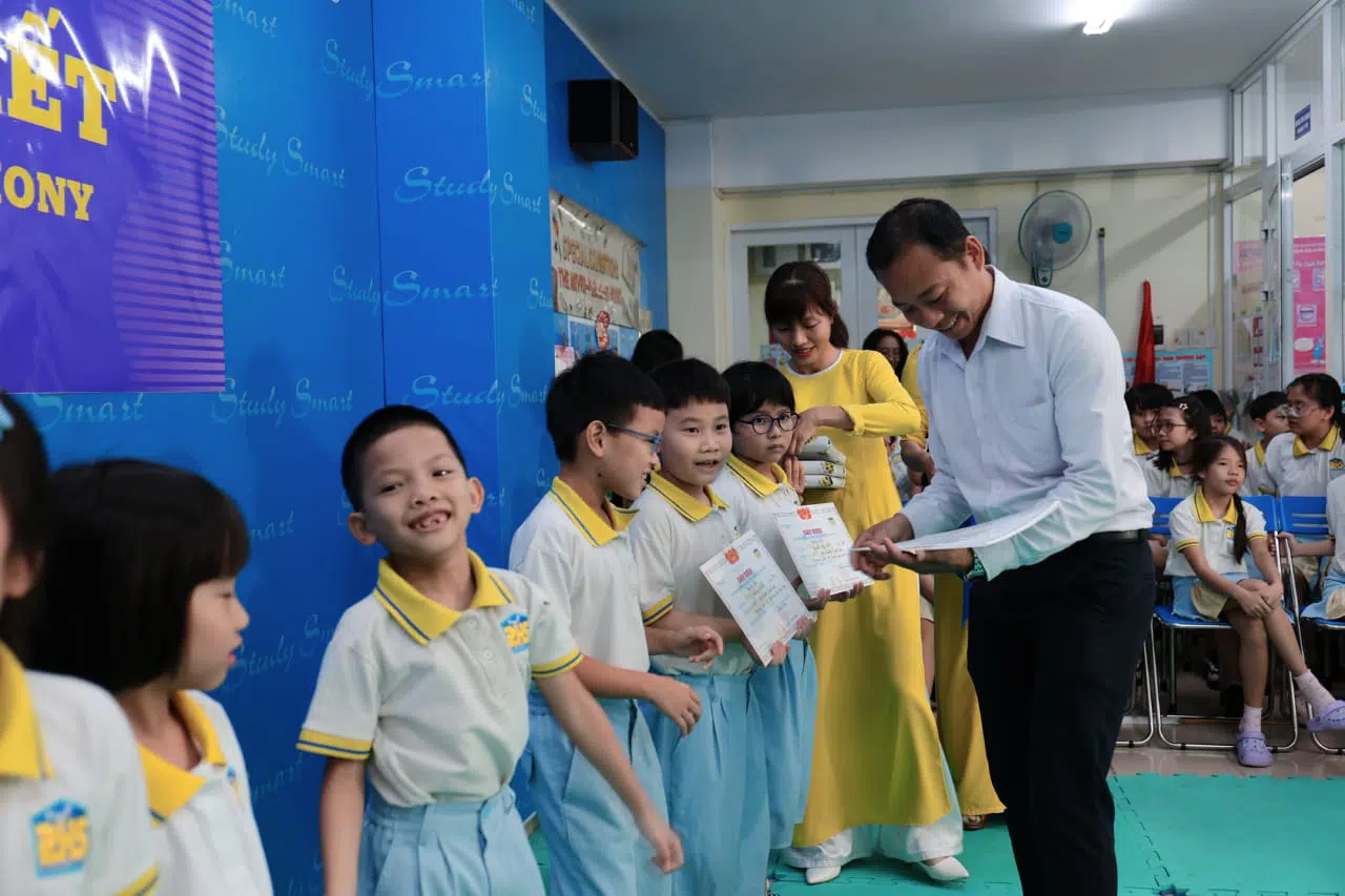 KHI NIỀM VUI NỞ HOA