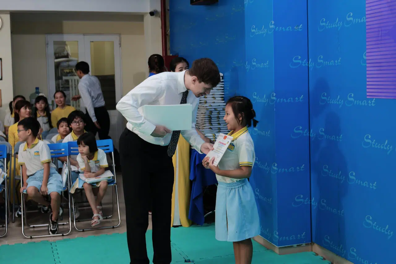 KHI NIỀM VUI NỞ HOA