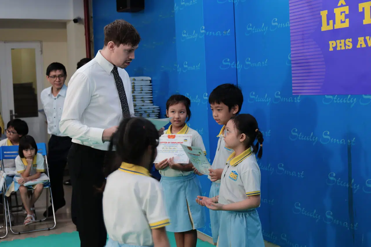 KHI NIỀM VUI NỞ HOA