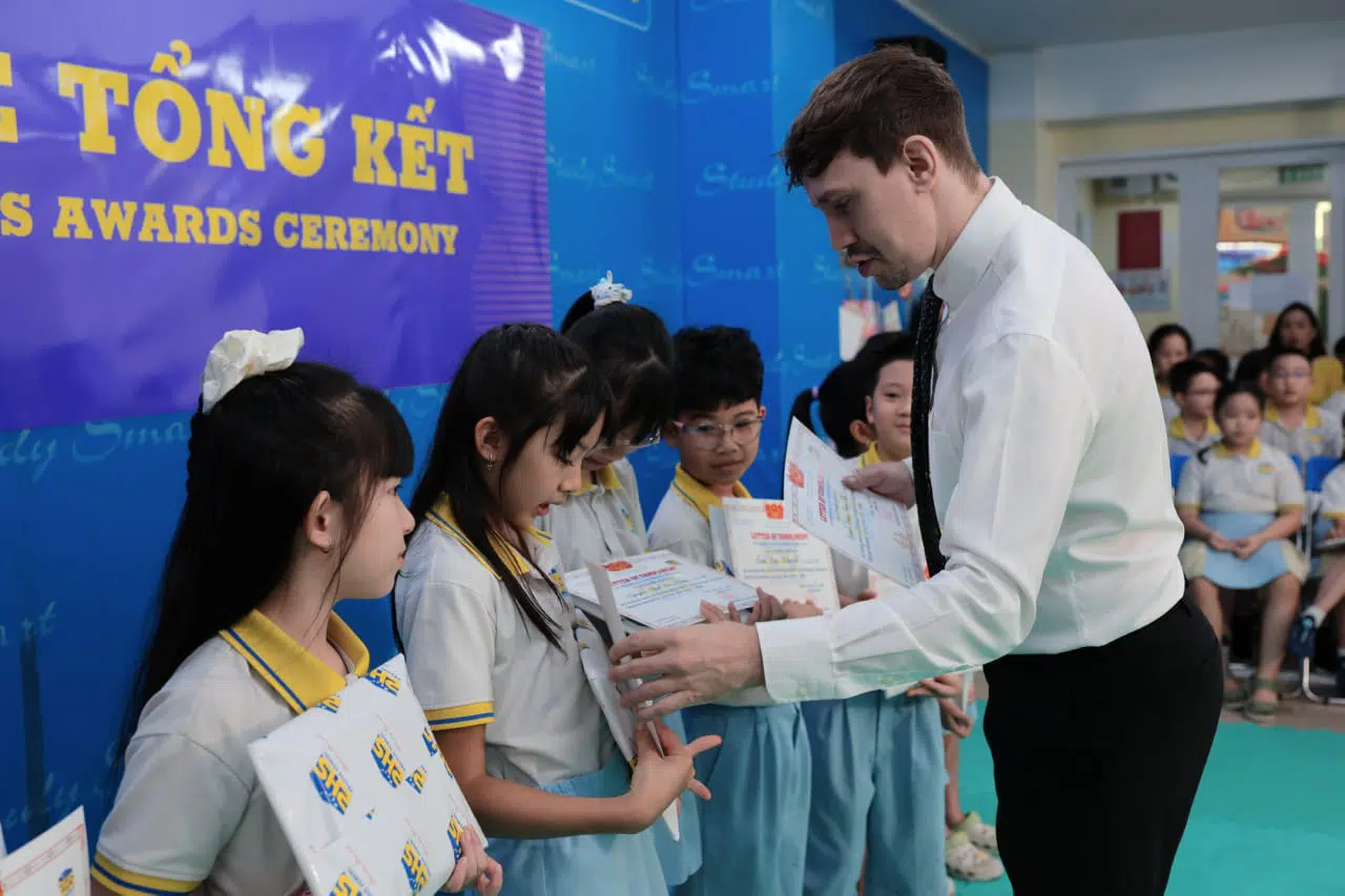 KHI NIỀM VUI NỞ HOA