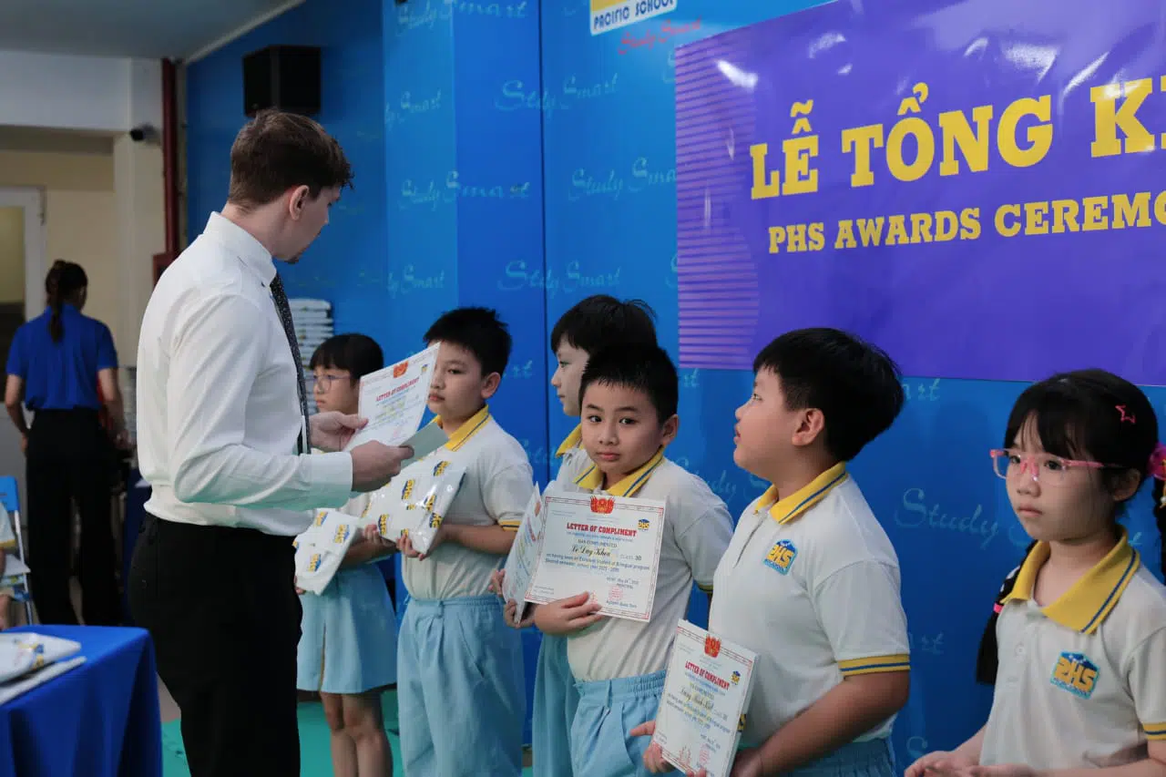 KHI NIỀM VUI NỞ HOA