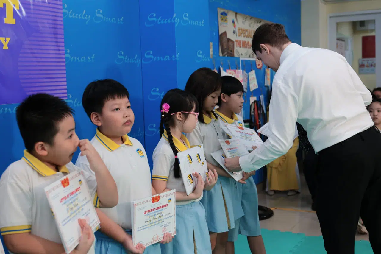 KHI NIỀM VUI NỞ HOA
