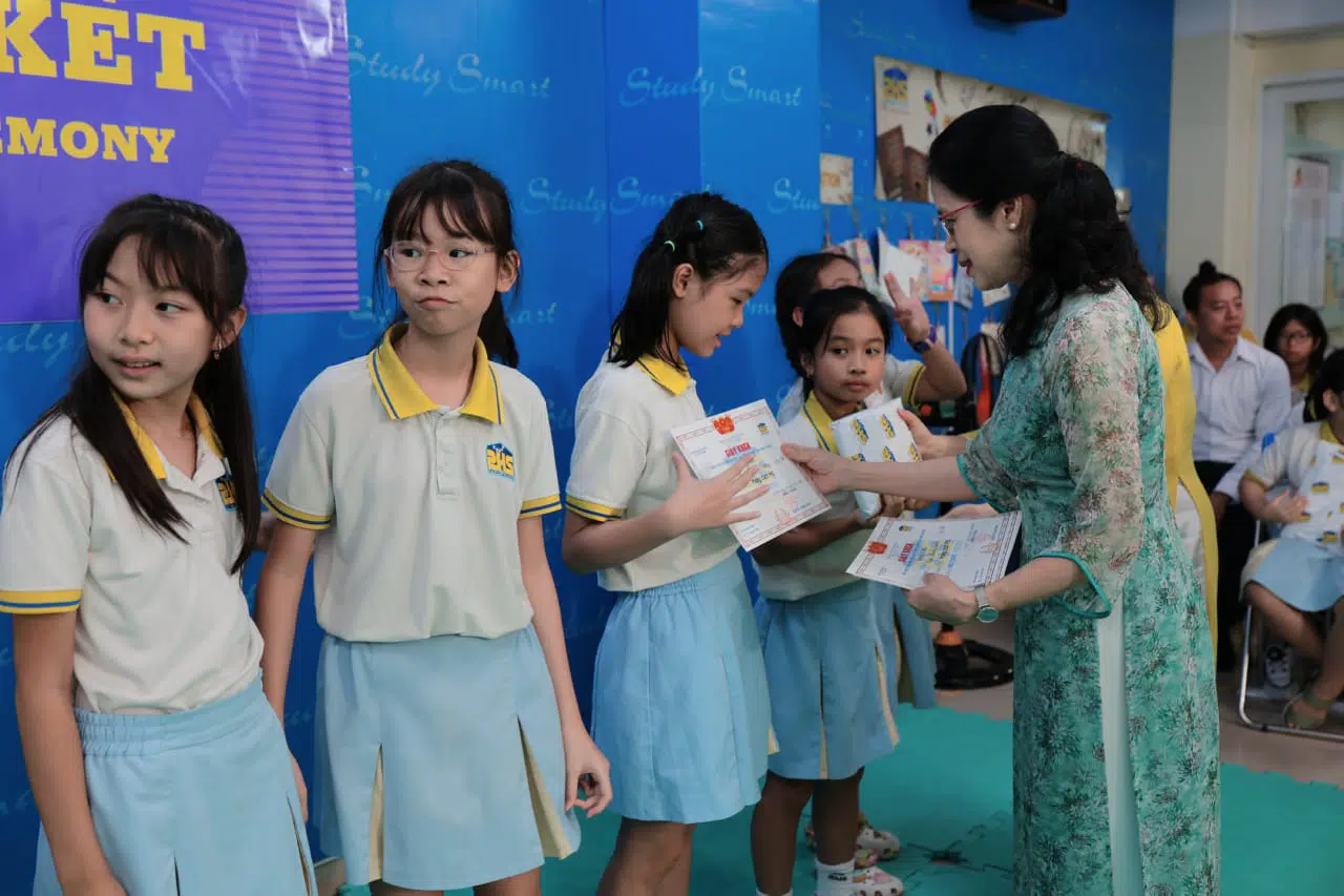 KHI NIỀM VUI NỞ HOA