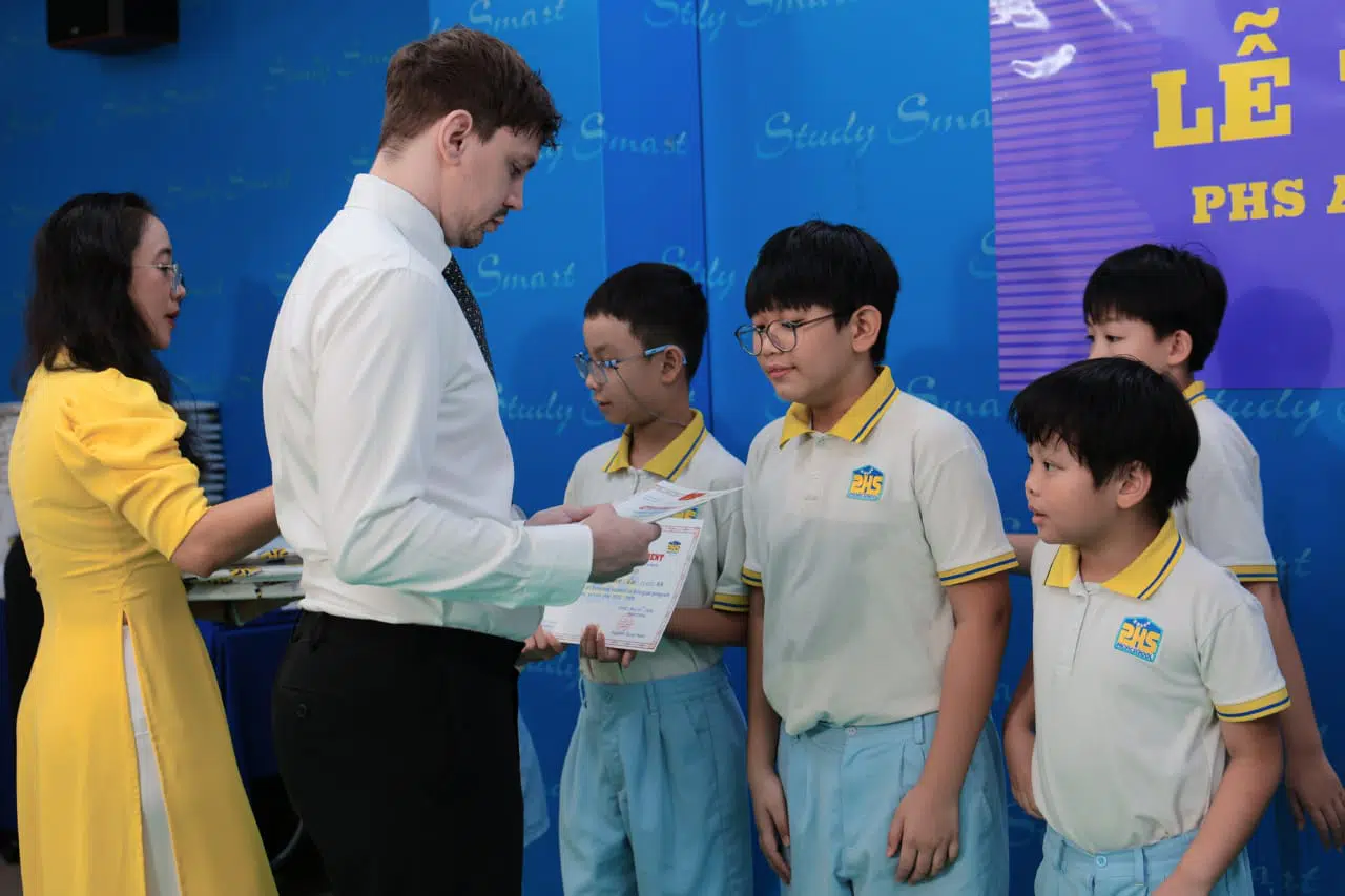 KHI NIỀM VUI NỞ HOA