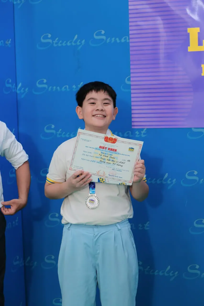 KHI NIỀM VUI NỞ HOA
