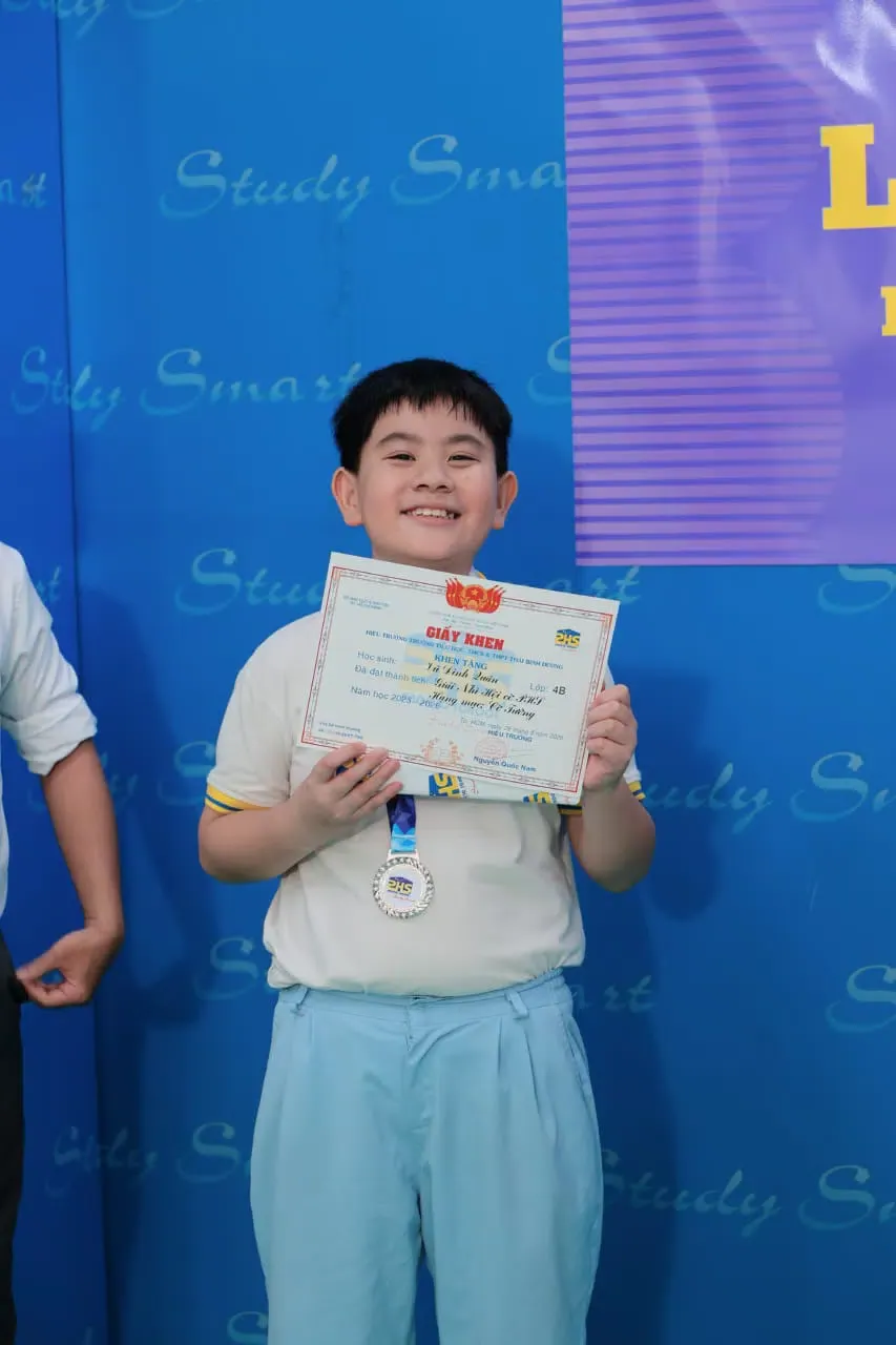 KHI NIỀM VUI NỞ HOA