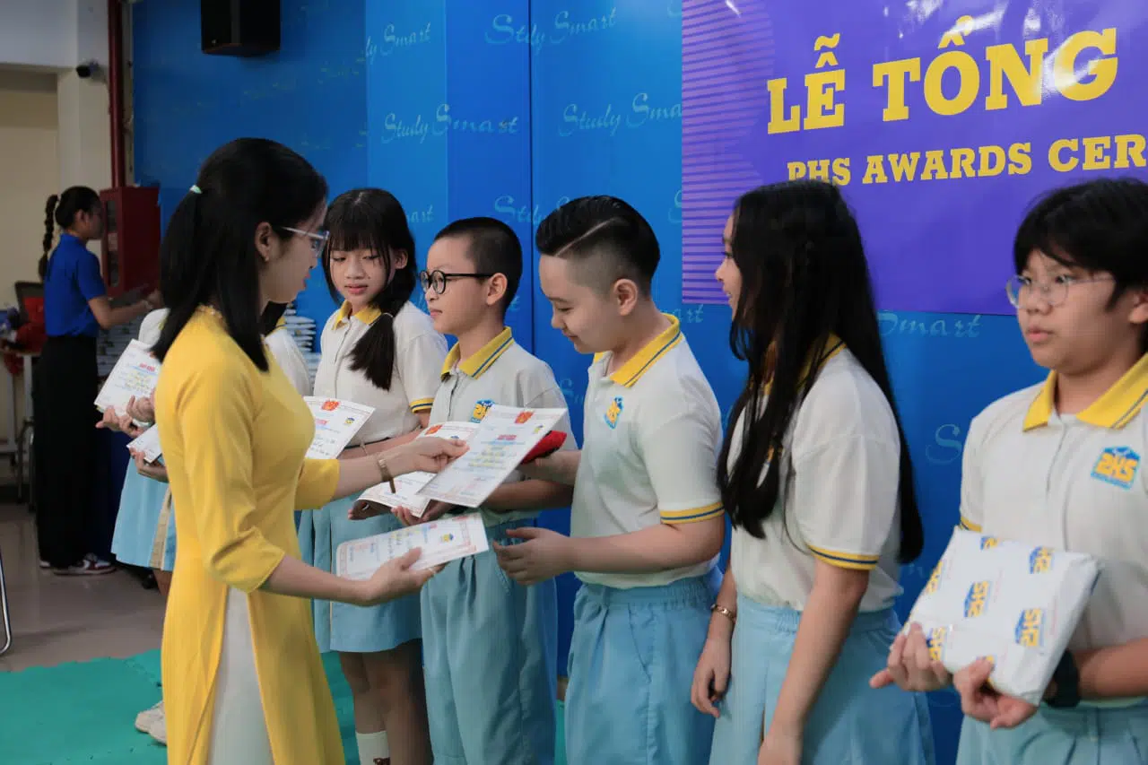 KHI NIỀM VUI NỞ HOA
