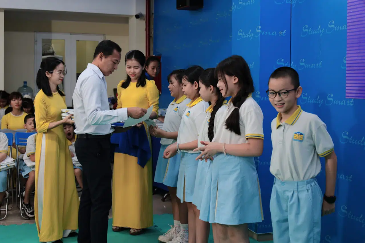 KHI NIỀM VUI NỞ HOA