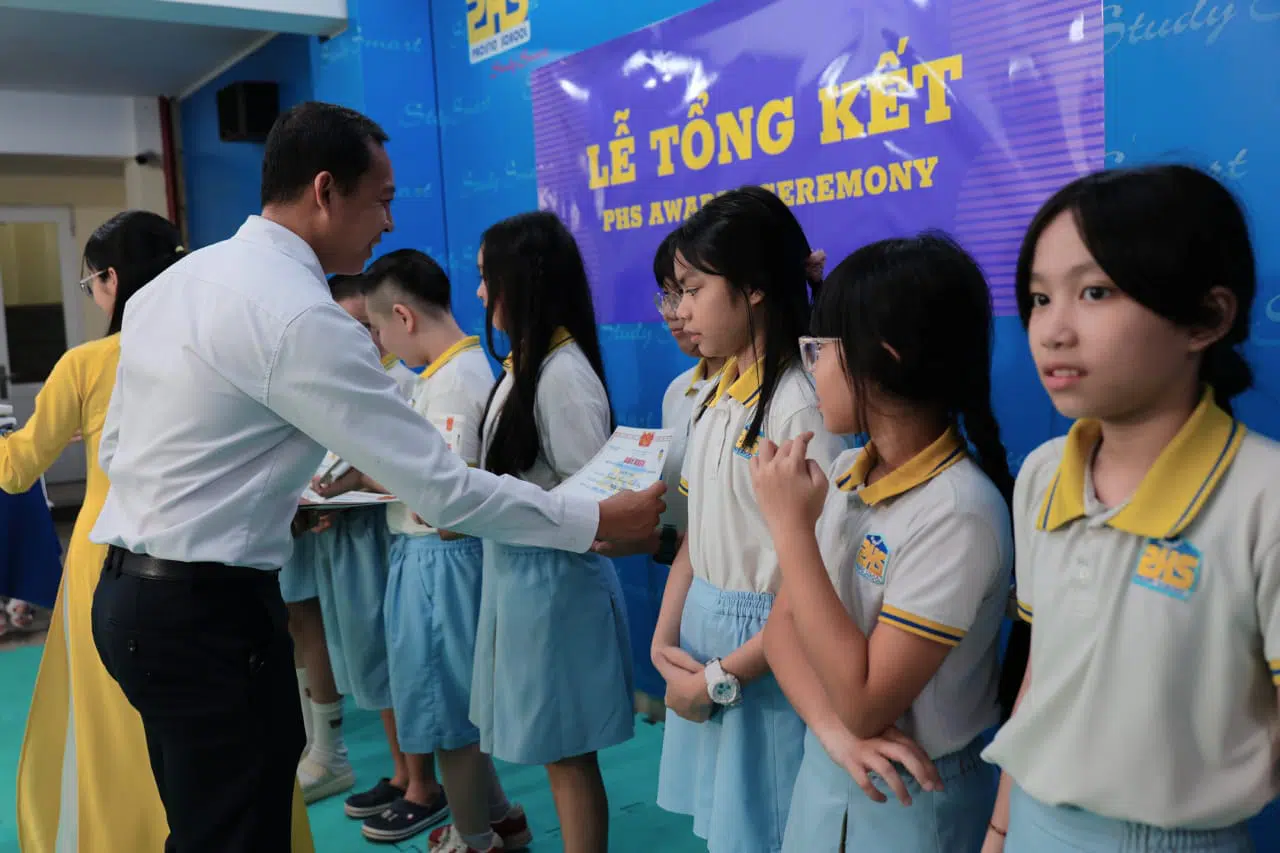 KHI NIỀM VUI NỞ HOA